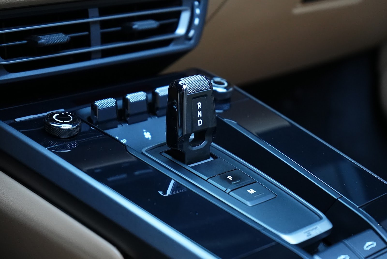 Rent Porsche 911 Targa in Dubai photo 17