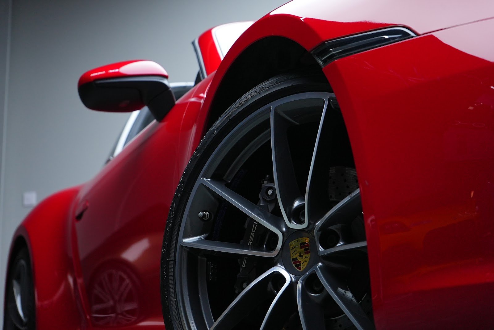 Rent Porsche 911 Targa in Dubai photo 4
