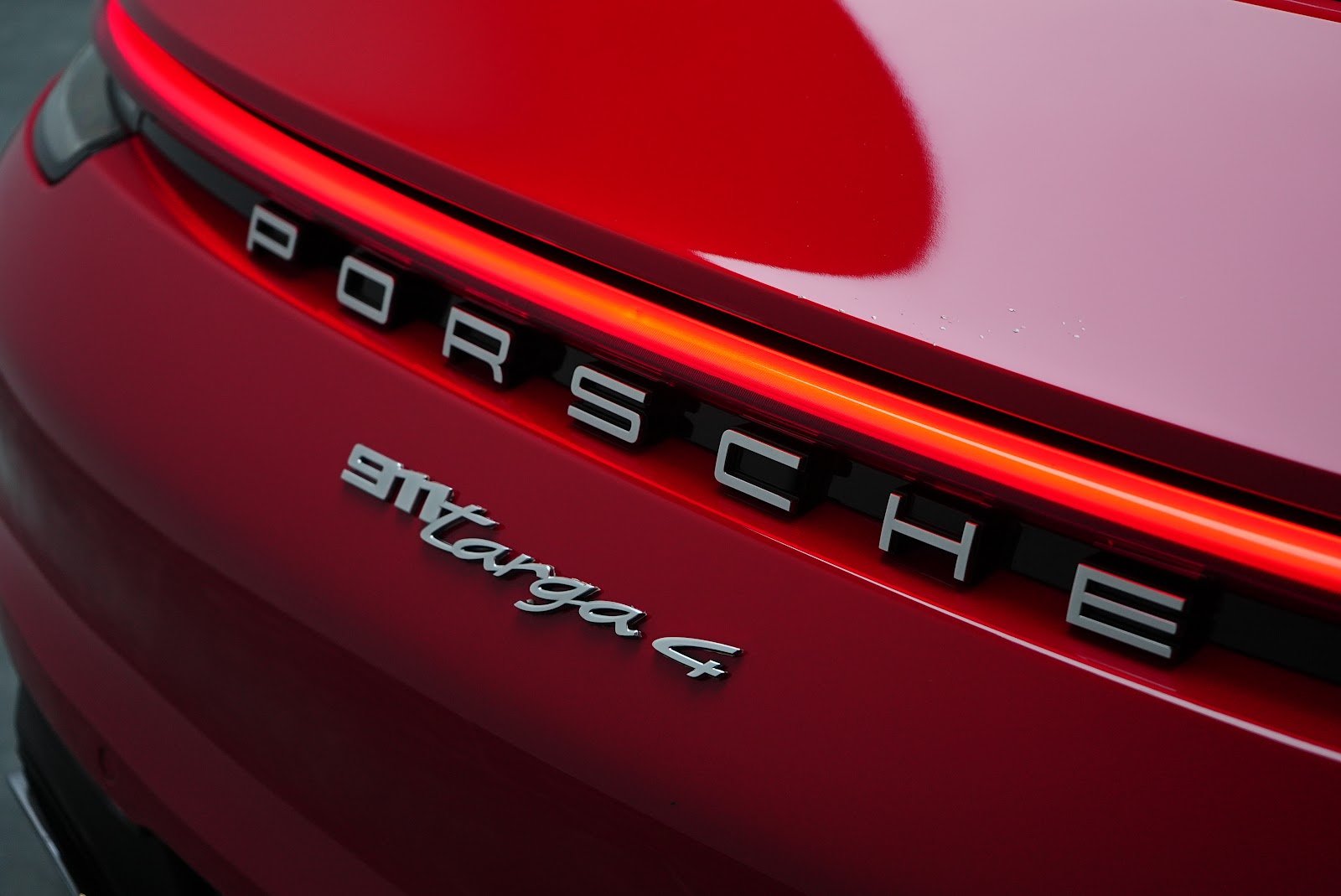 Rent Porsche 911 Targa in Dubai photo 6