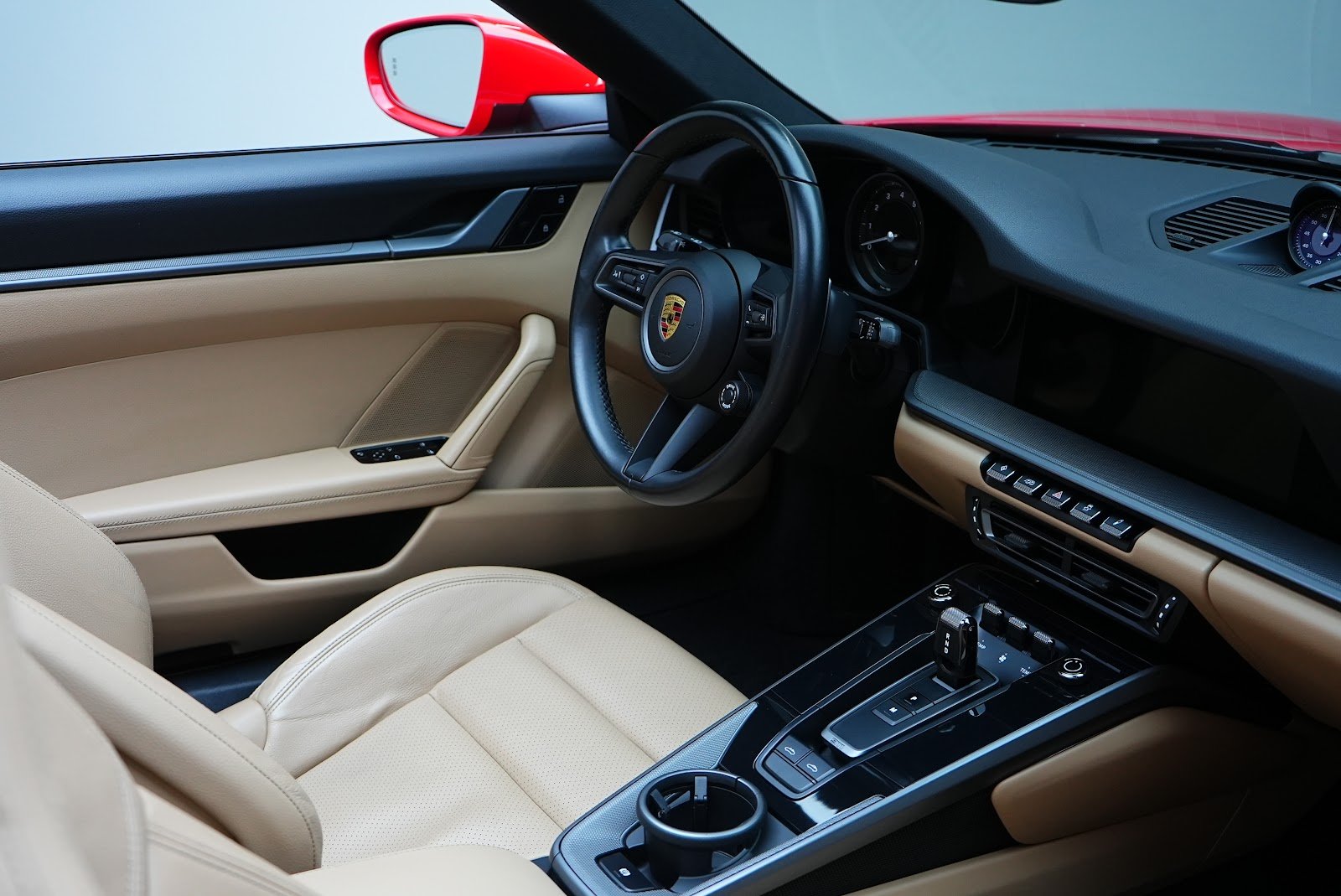 Rent Porsche 911 Targa in Dubai photo 7
