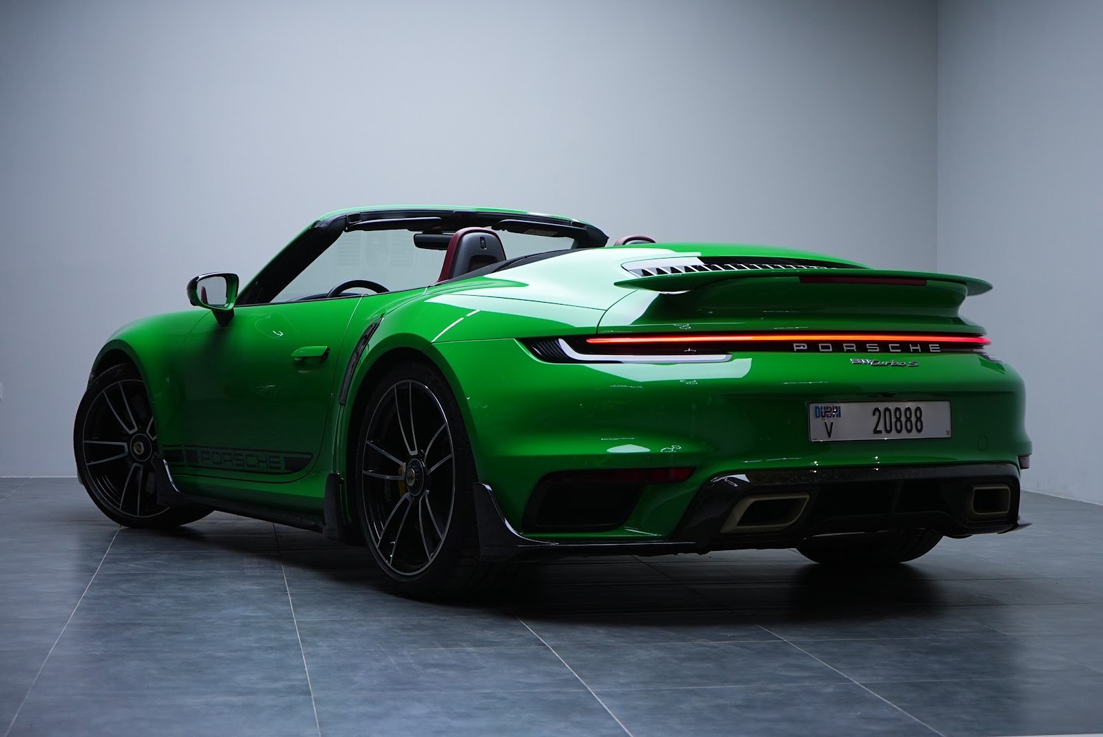 Rent Porsche 911 Turbo S in Dubai photo 13