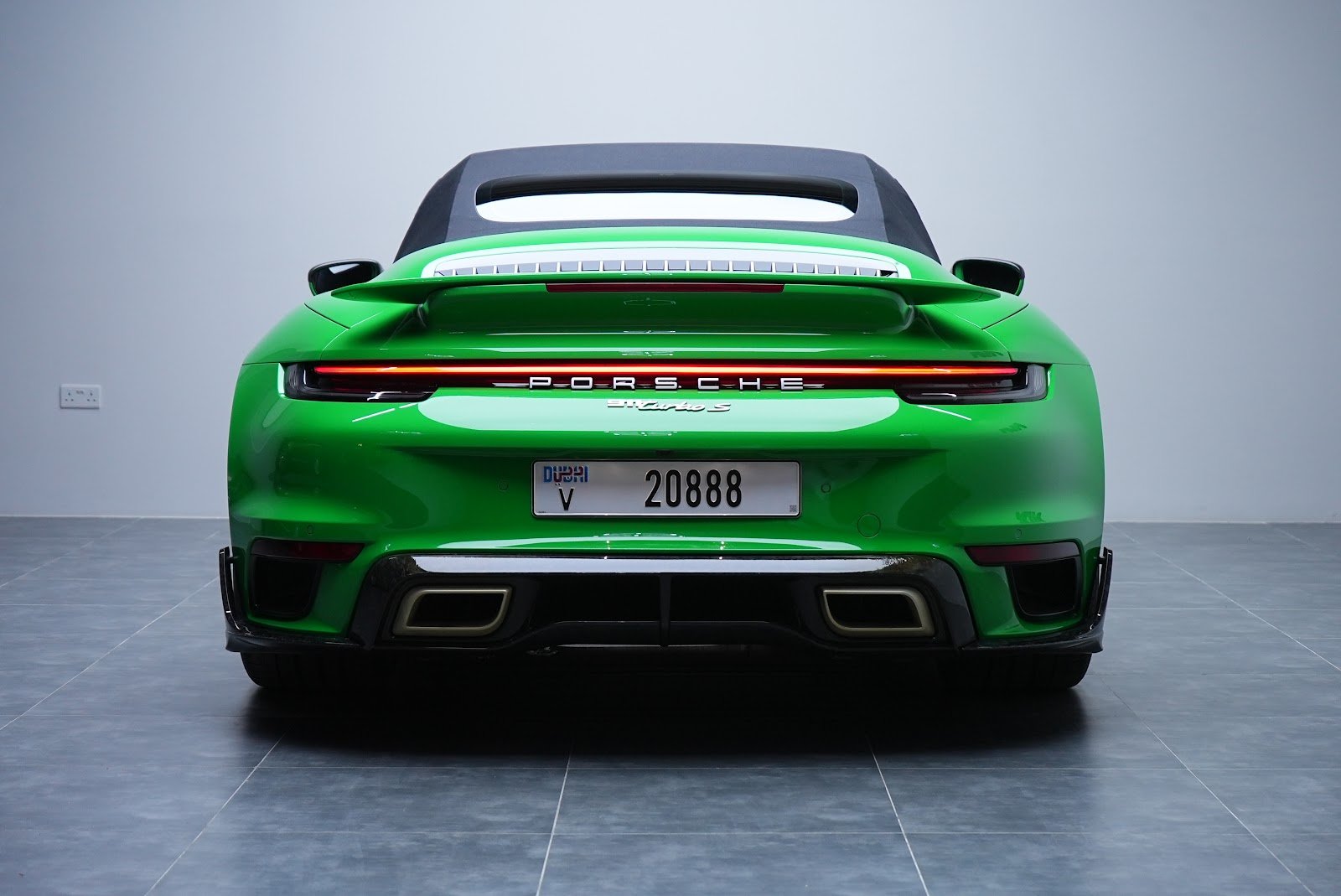 Rent Porsche 911 Turbo S in Dubai photo 2