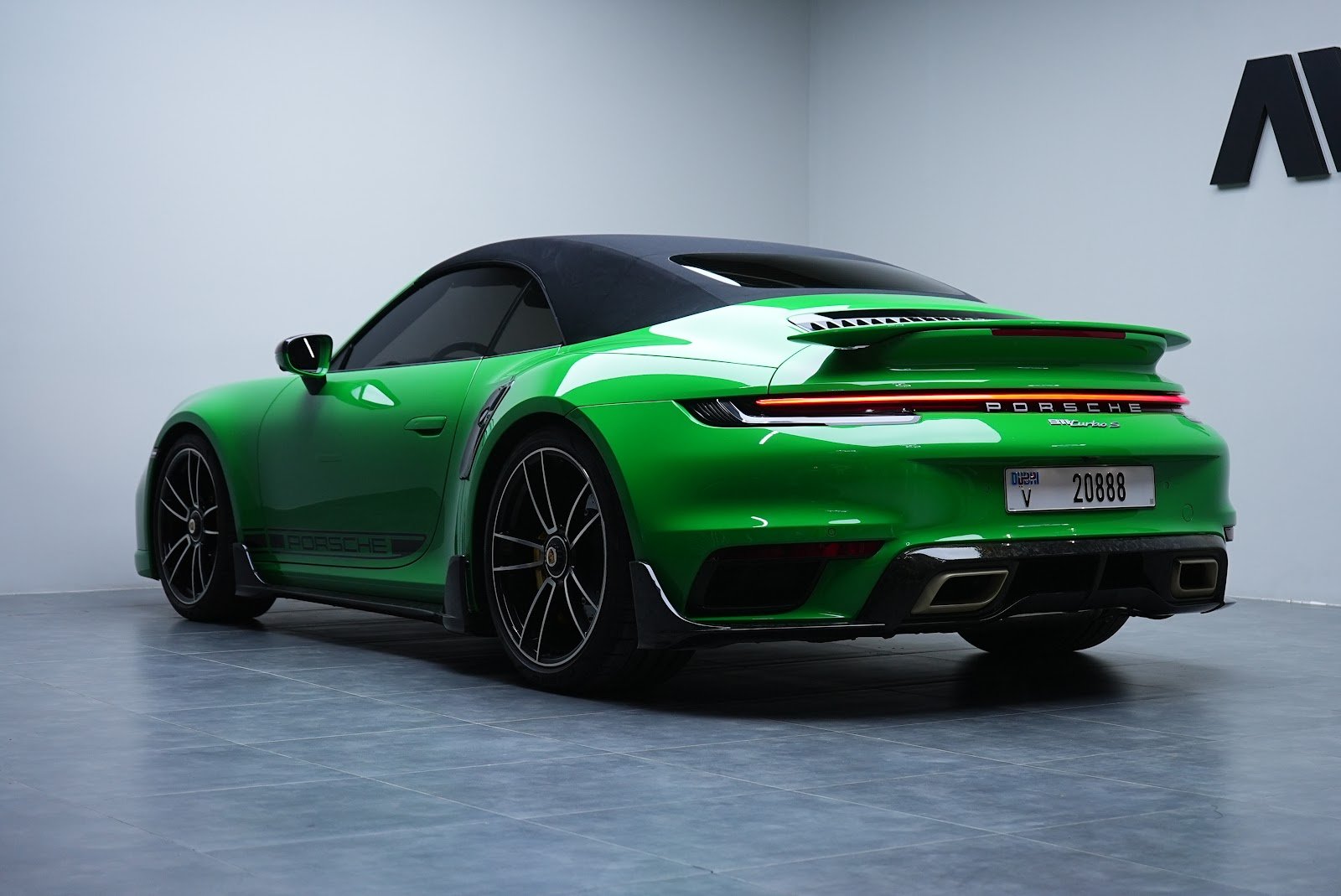 Rent Porsche 911 Turbo S in Dubai photo 3