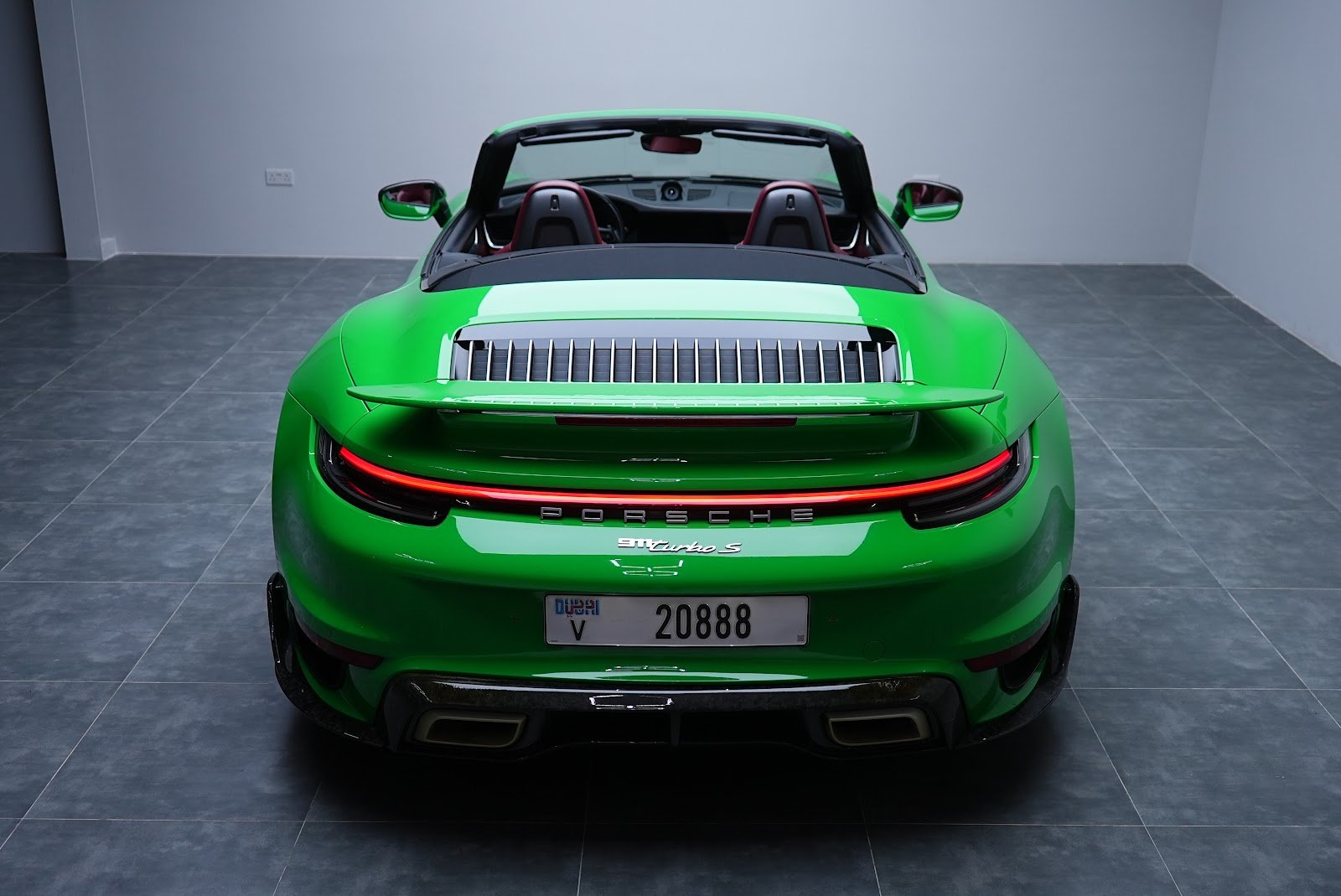 Rent Porsche 911 Turbo S in Dubai photo 4