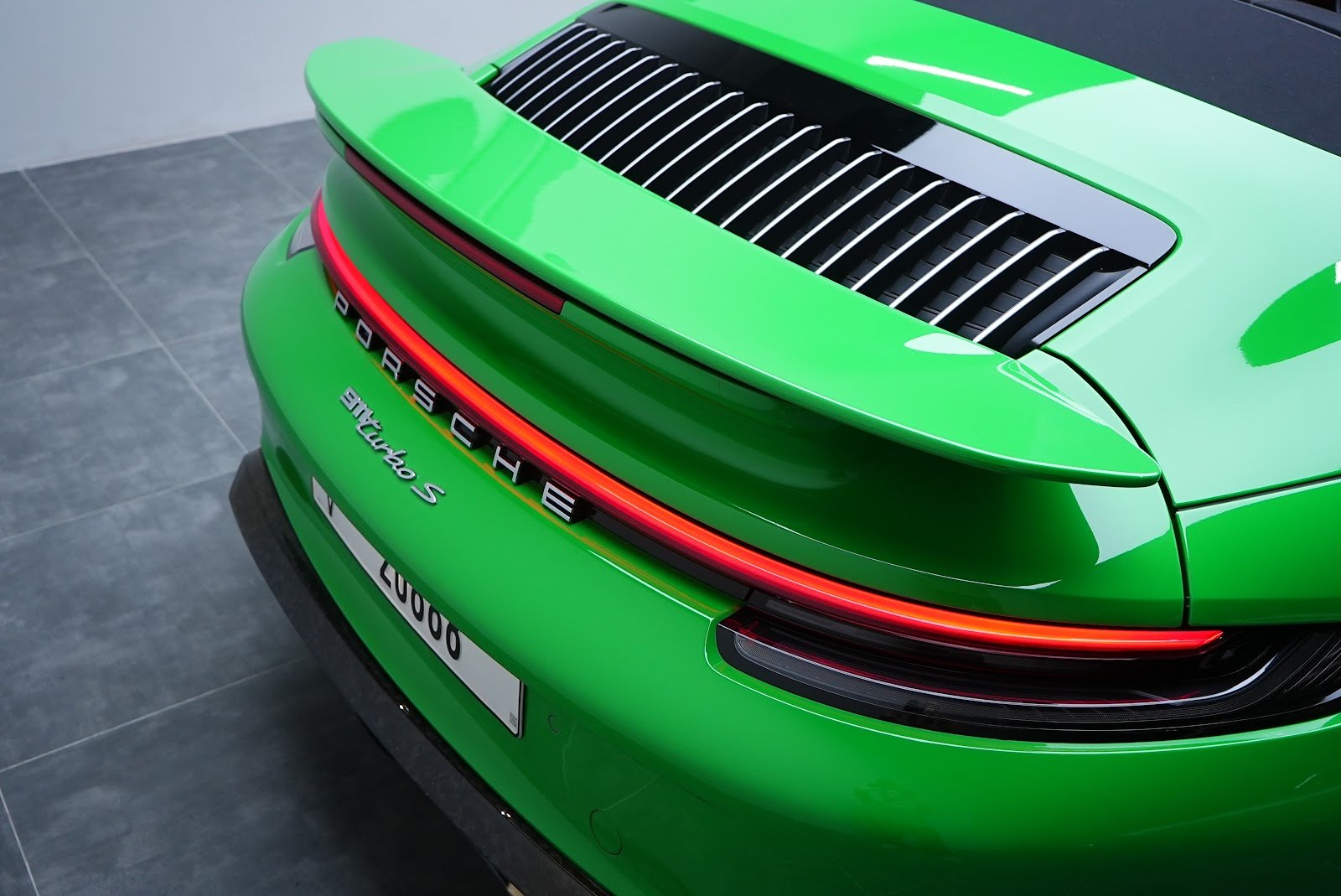 Rent Porsche 911 Turbo S in Dubai photo 10