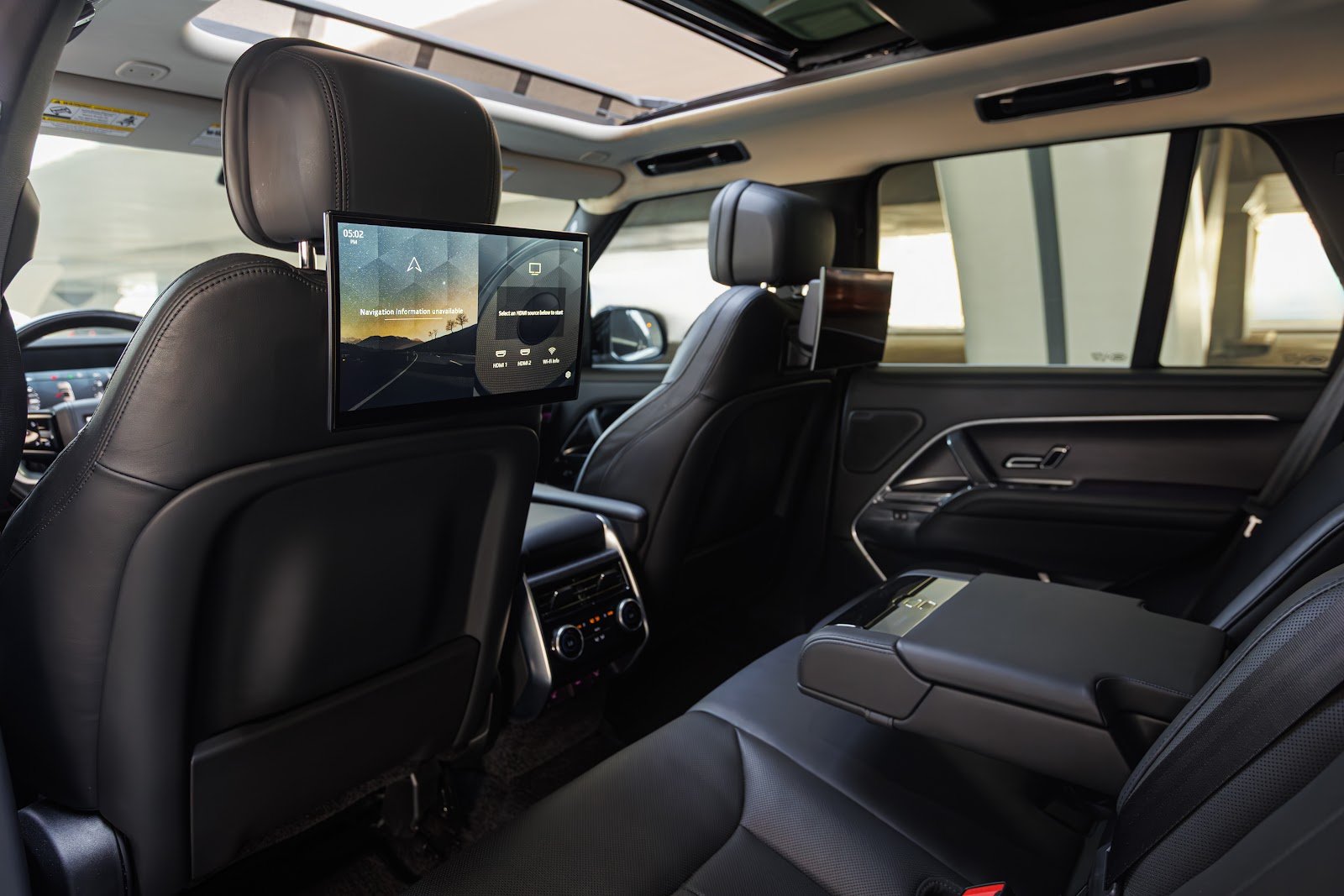 Rent Land Rover Range Rover HSE P530 Vogue in Dubai photo 6