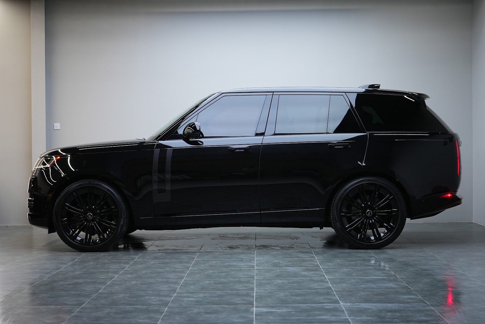 Rent Land Rover Range Rover HSE Vogue 1st in Dubai photo 12