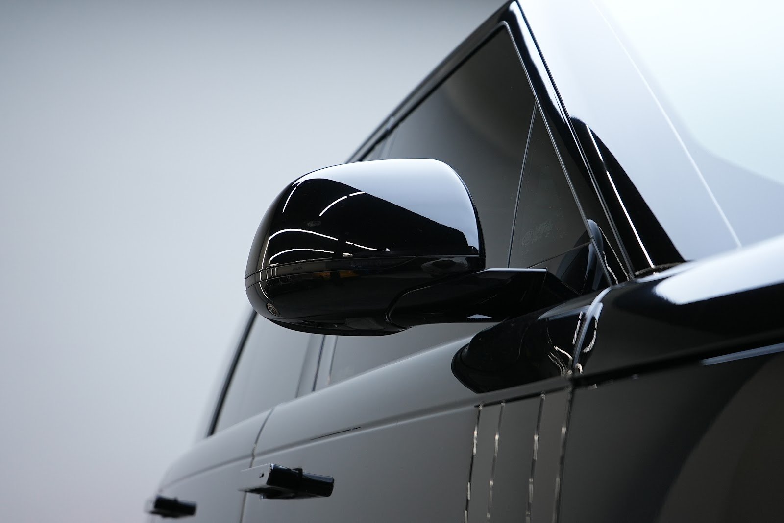Rent Land Rover Range Rover HSE Vogue 1st in Dubai photo 13