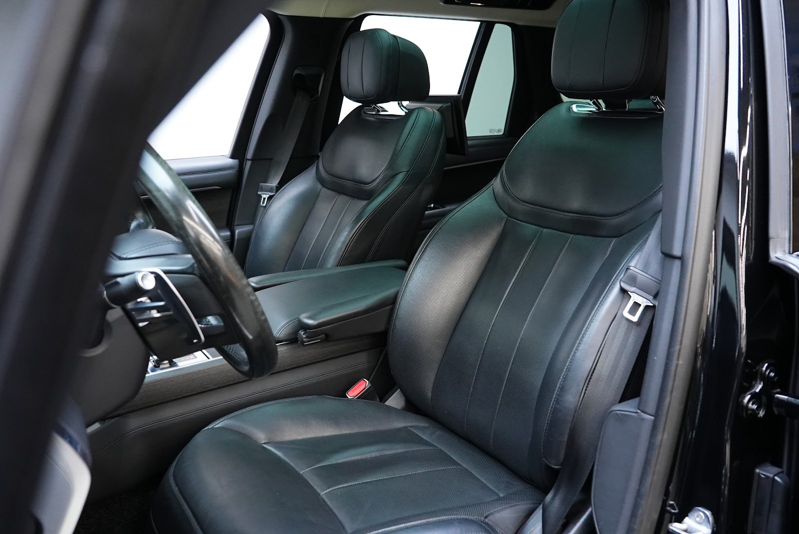 Rent Land Rover Range Rover HSE Vogue 1st in Dubai photo 15