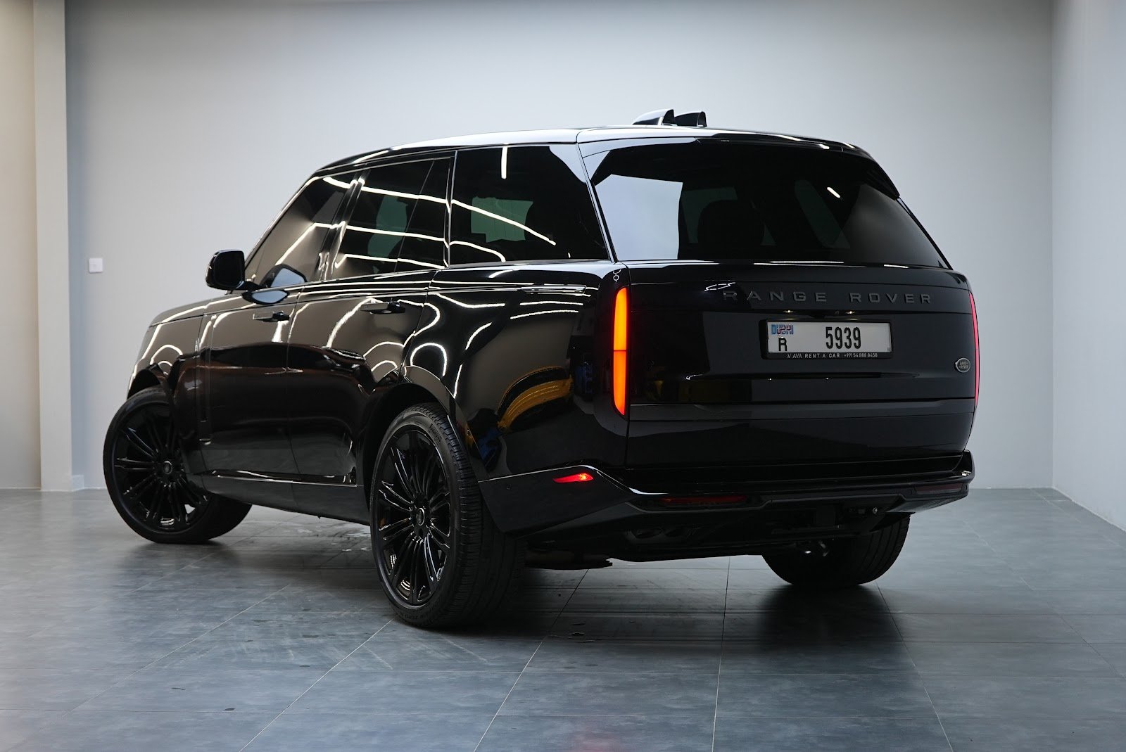 Rent Land Rover Range Rover HSE Vogue 1st in Dubai photo 16