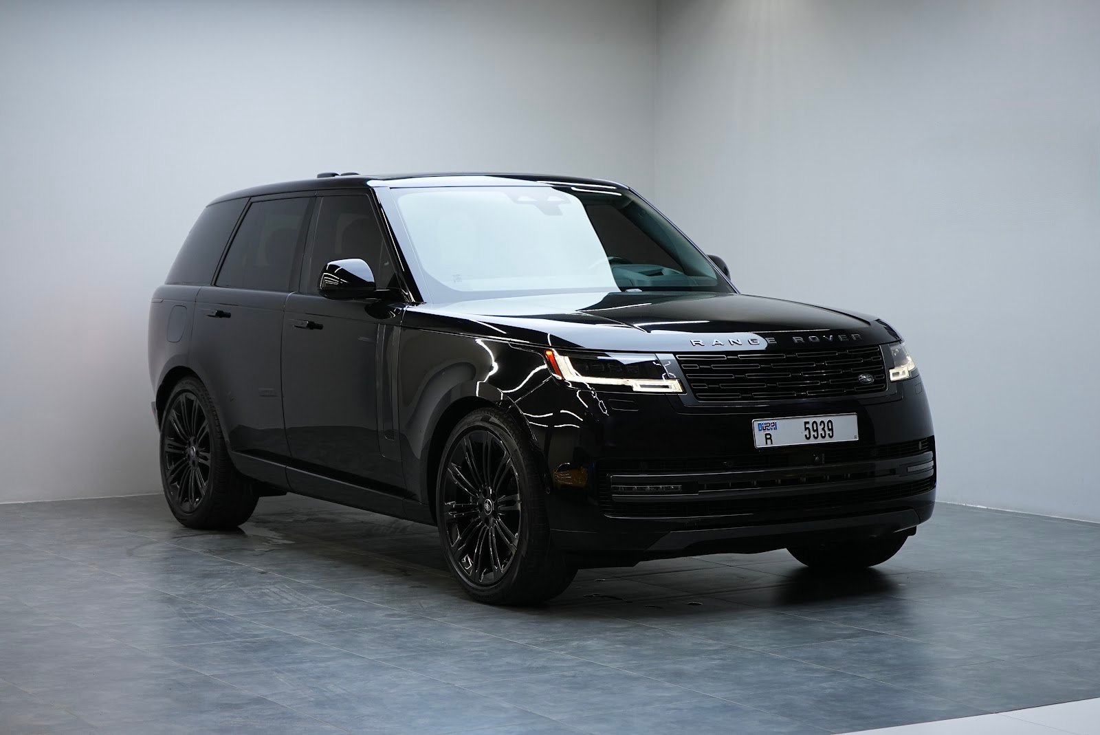 Rent Land Rover Range Rover HSE Vogue 1st in Dubai photo 17