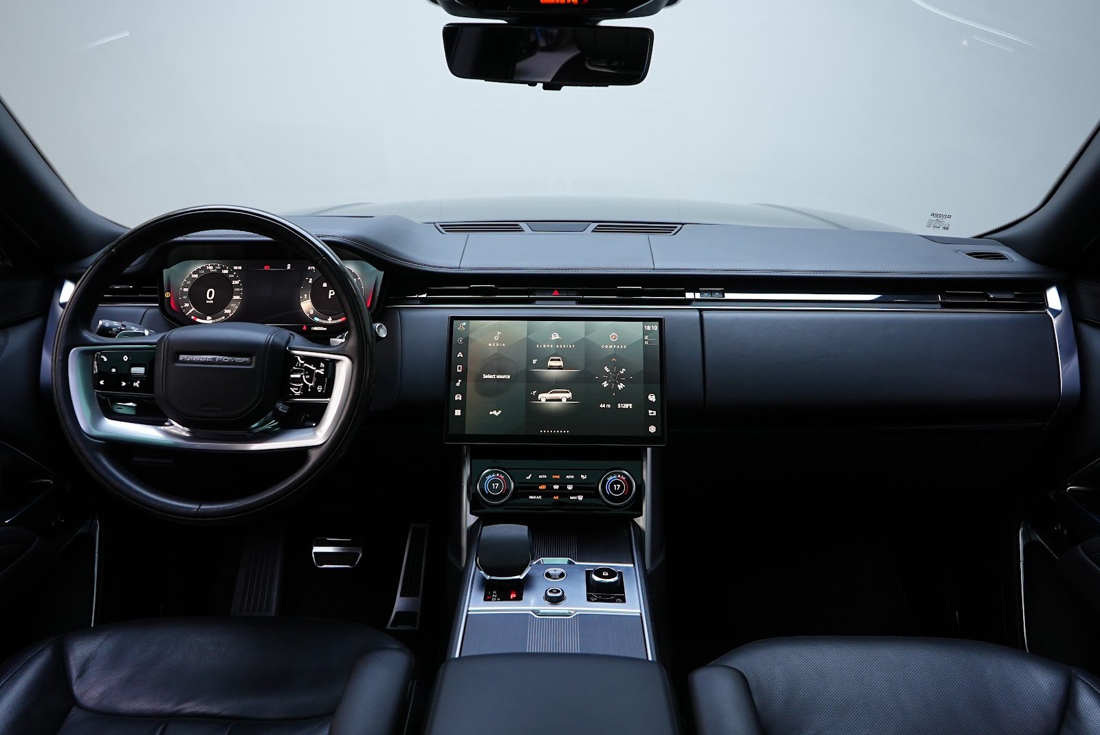 Rent Land Rover Range Rover HSE Vogue 1st in Dubai photo 5