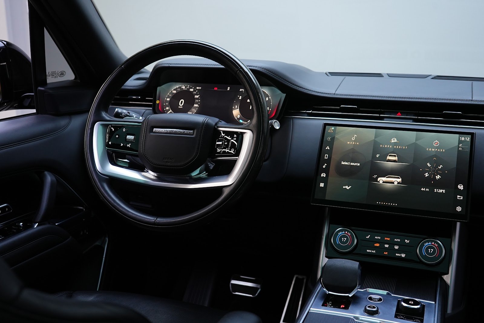 Rent Land Rover Range Rover HSE Vogue 1st in Dubai photo 6