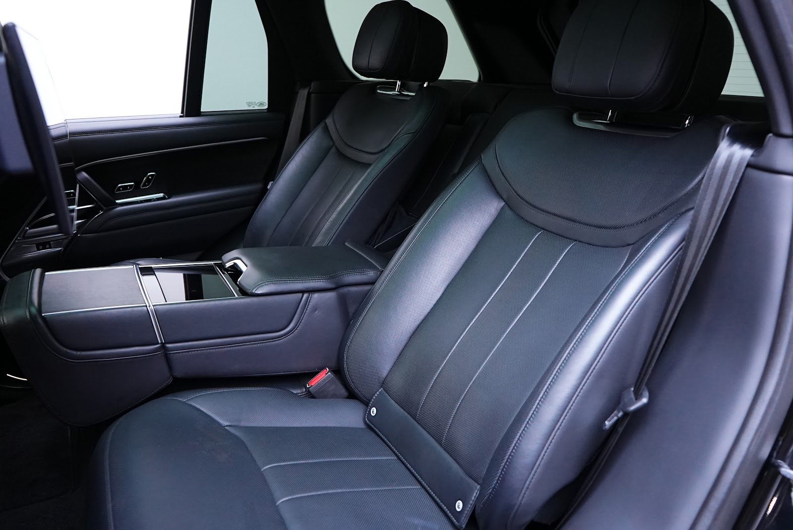 Rent Land Rover Range Rover HSE Vogue 1st in Dubai photo 10