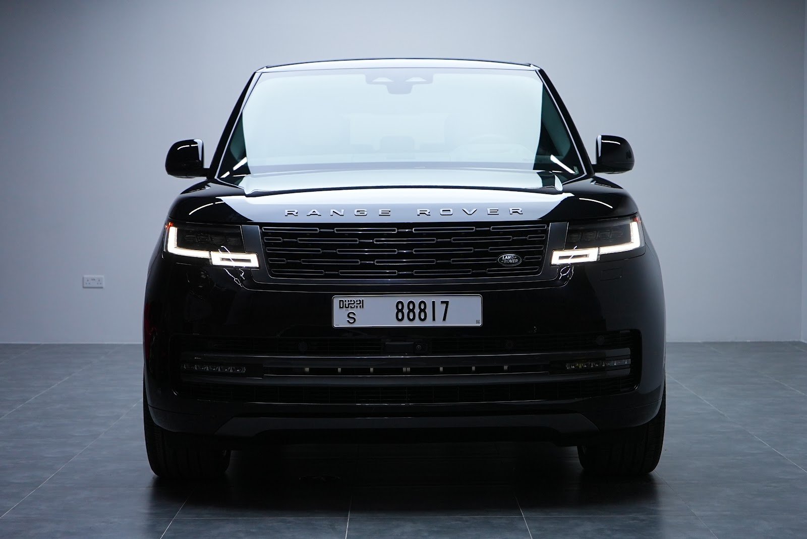 Rent Land Rover Range Rover Vogue Long in Dubai rental in Dubai