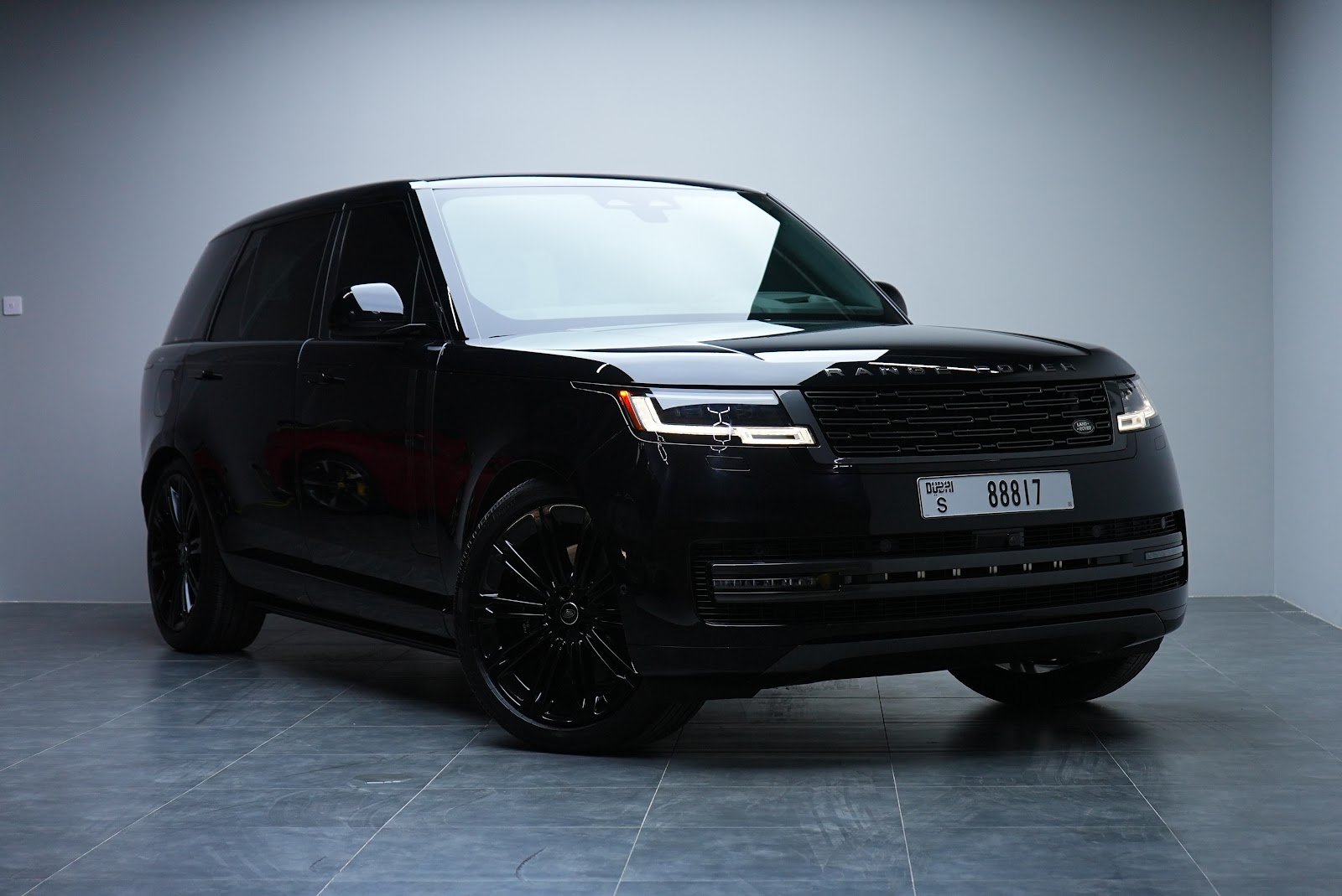 Rent Land Rover Range Rover Vogue Long in Dubai photo 13