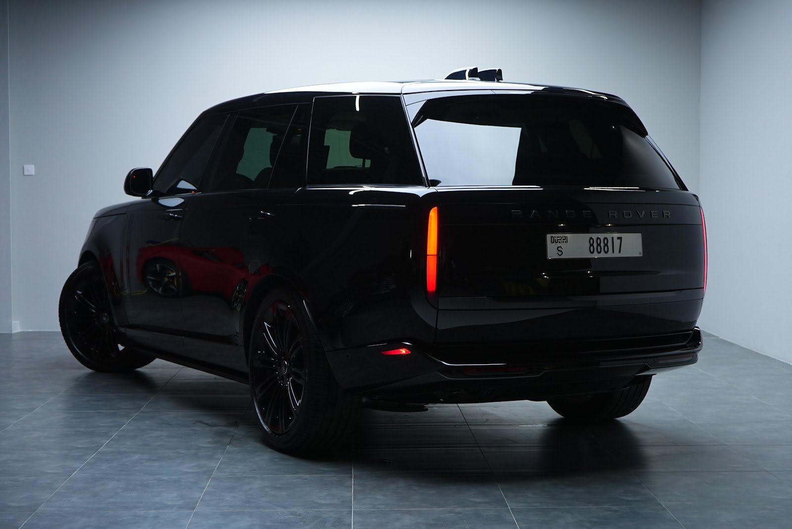 Rent Land Rover Range Rover Vogue Long in Dubai photo 14
