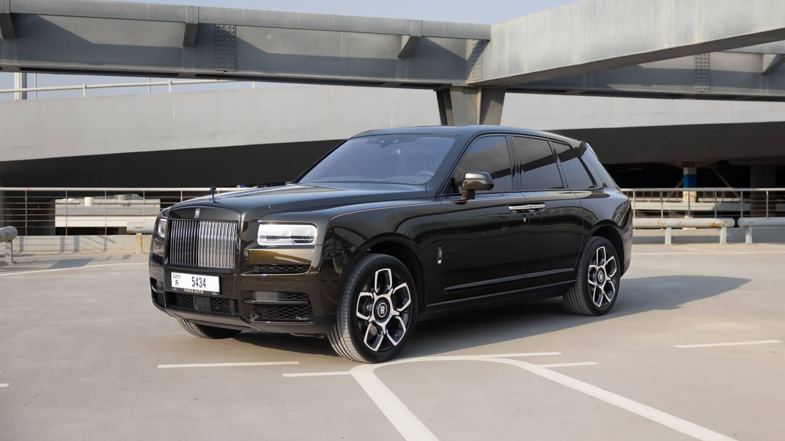 Rent Rolls-Royce Cullinan in Dubai (Green) photo 2