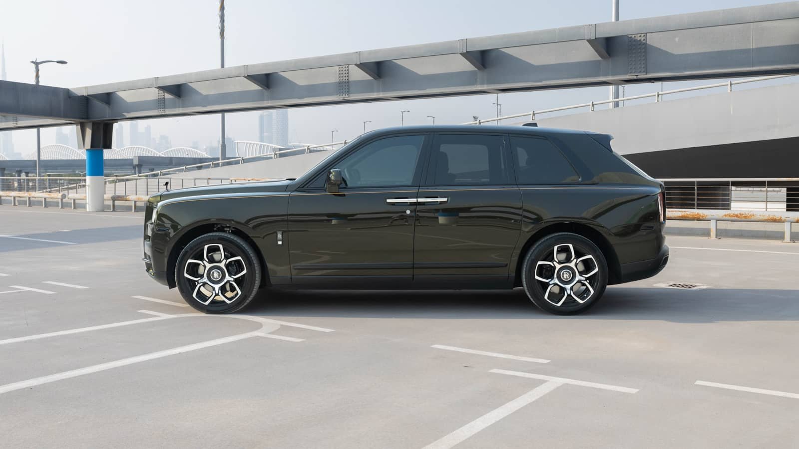 Rent Rolls-Royce Cullinan in Dubai (Green) photo 3