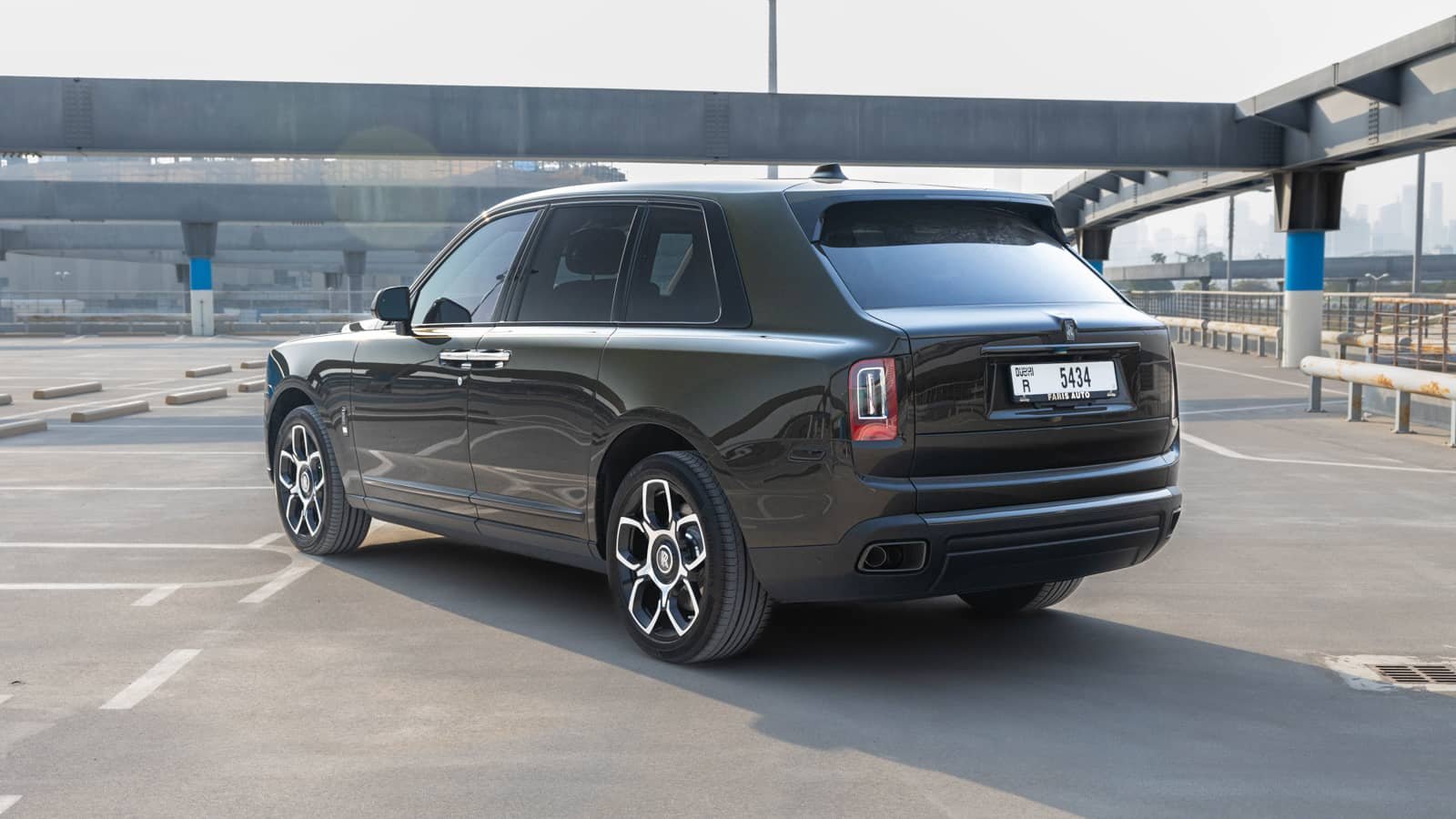 Rent Rolls-Royce Cullinan in Dubai (Green) photo 4