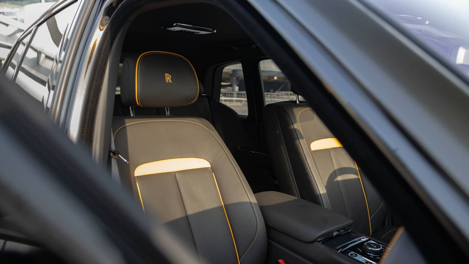 Rent Rolls-Royce Cullinan in Dubai (Green) photo 8