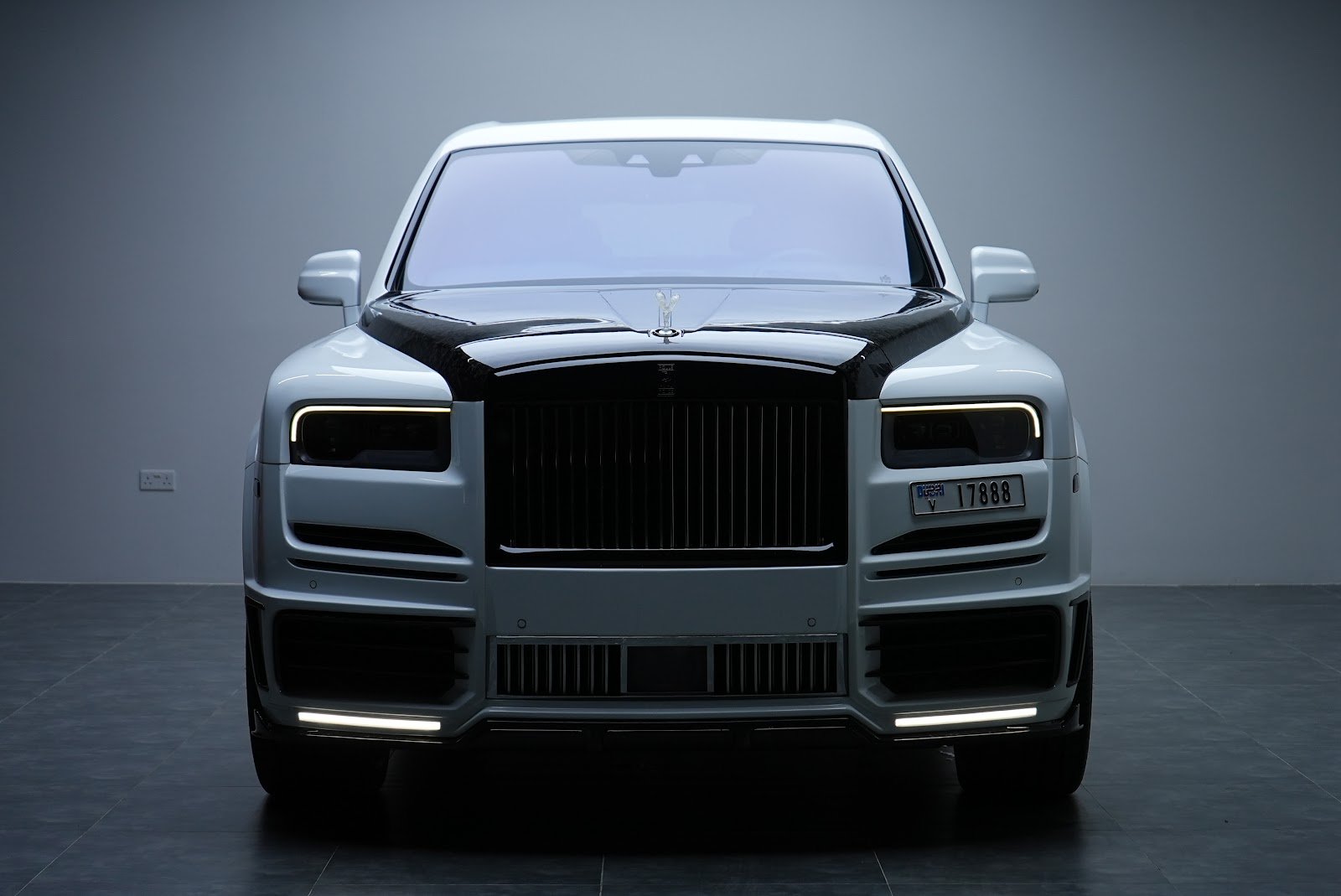 Rent Rolls-Royce Cullinan in Dubai (White) rental in Dubai