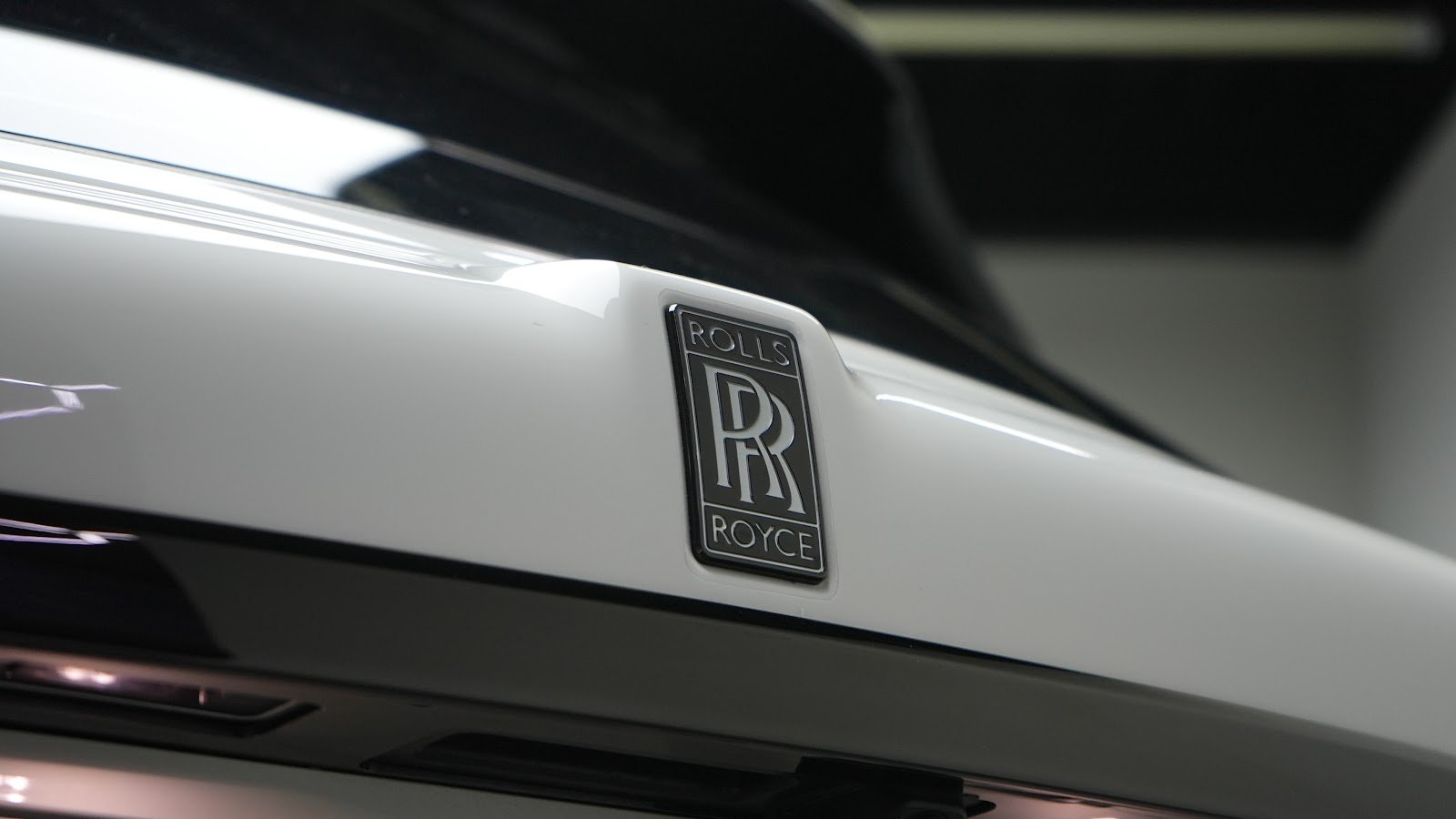 Rent 2025 Rolls-Royce Cullinan in Dubai (White) photo 13