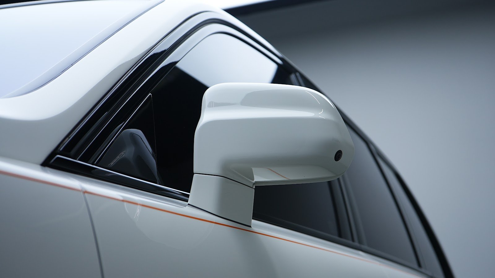 Rent 2025 Rolls-Royce Cullinan in Dubai (White) photo 3