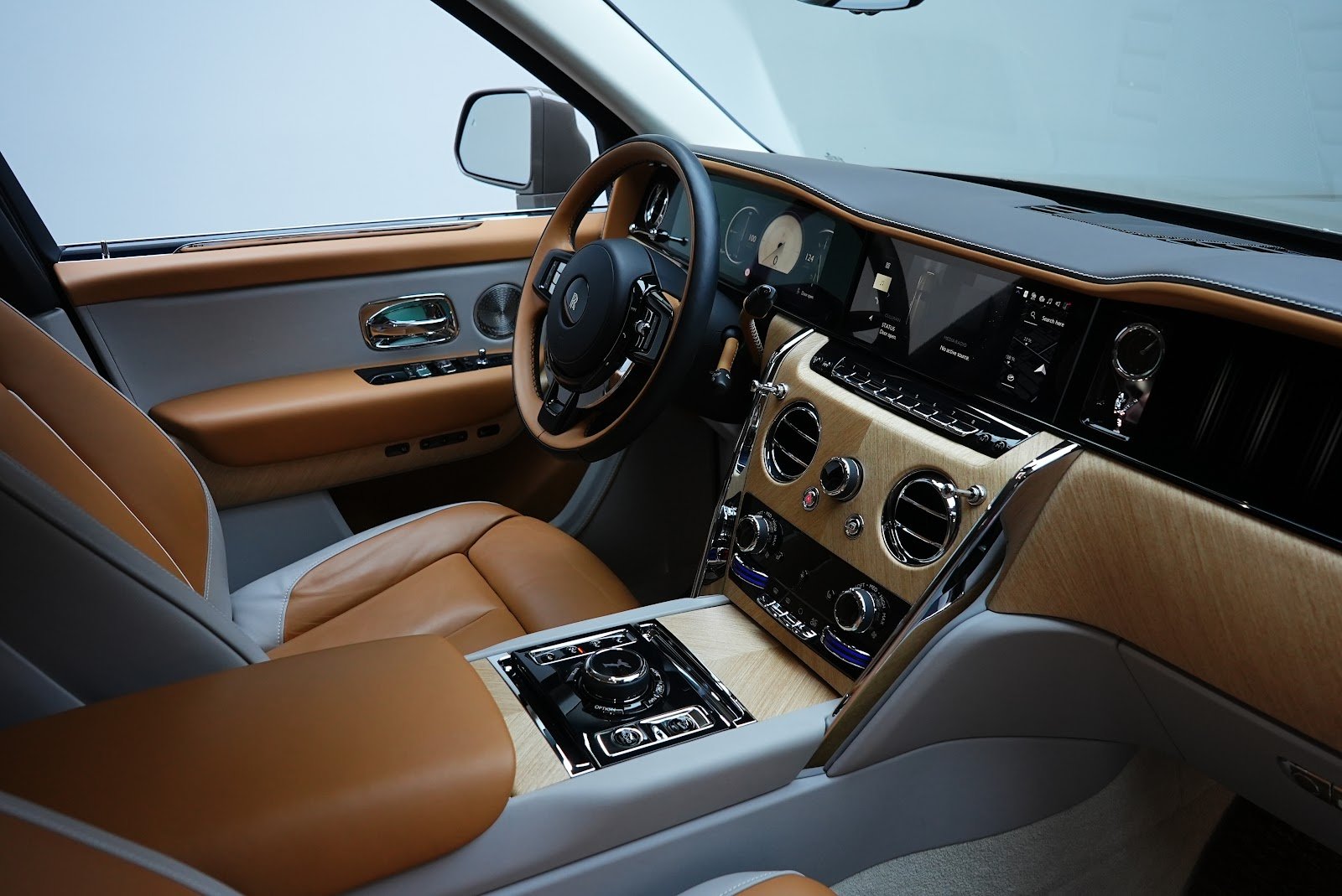 Rent 2025 Rolls-Royce Cullinan in Dubai (Brown) photo 3