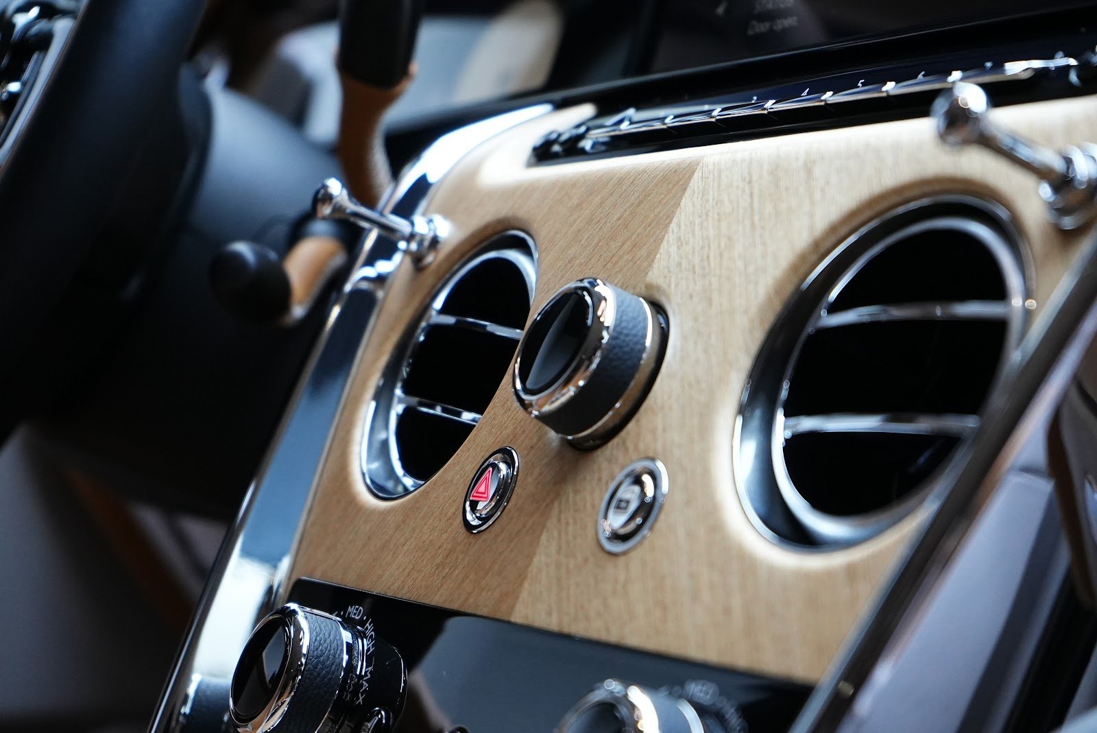 Rent 2025 Rolls-Royce Cullinan in Dubai (Brown) photo 5
