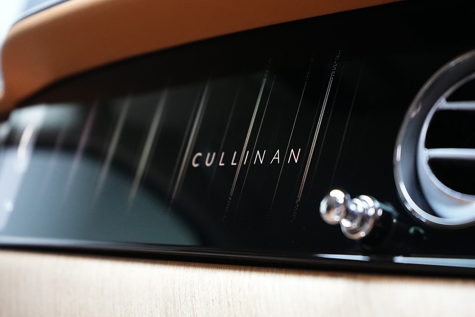 Rent 2025 Rolls-Royce Cullinan in Dubai (Brown) photo 7