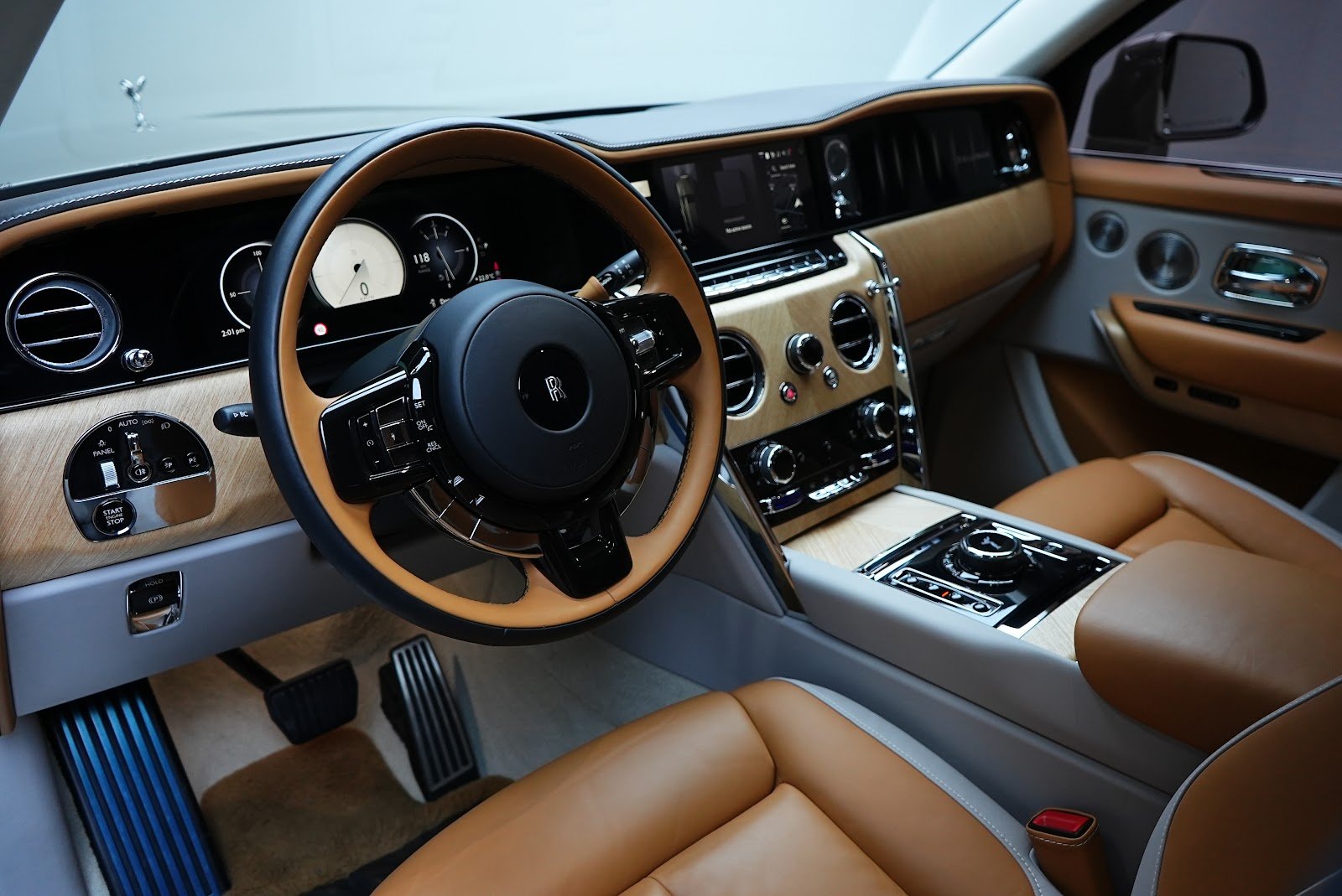 Rent 2025 Rolls-Royce Cullinan in Dubai (Brown) photo 9