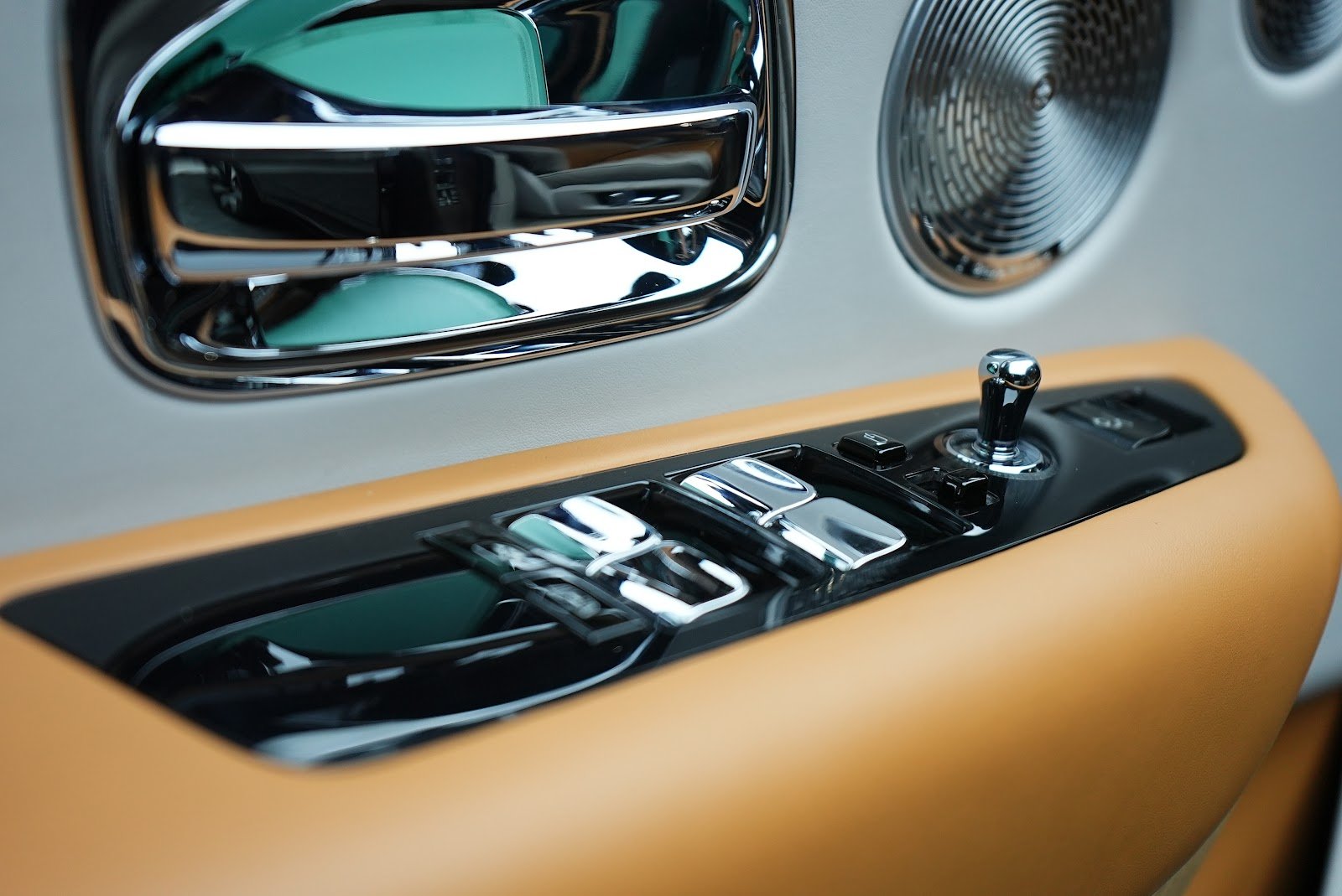 Rent 2025 Rolls-Royce Cullinan in Dubai (Brown) photo 10