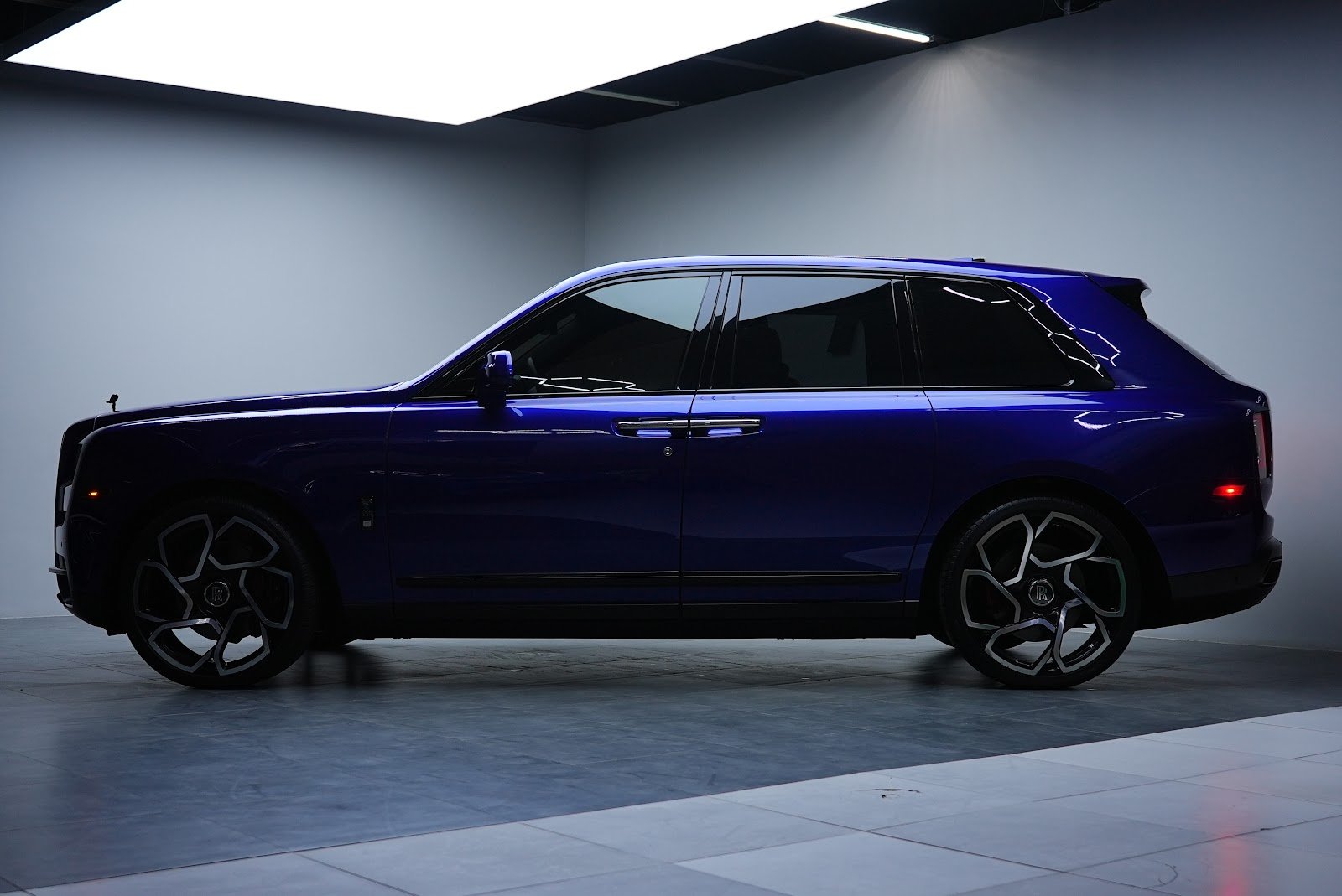 Rent Rolls-Royce Cullinan Black Badge in Dubai photo 12