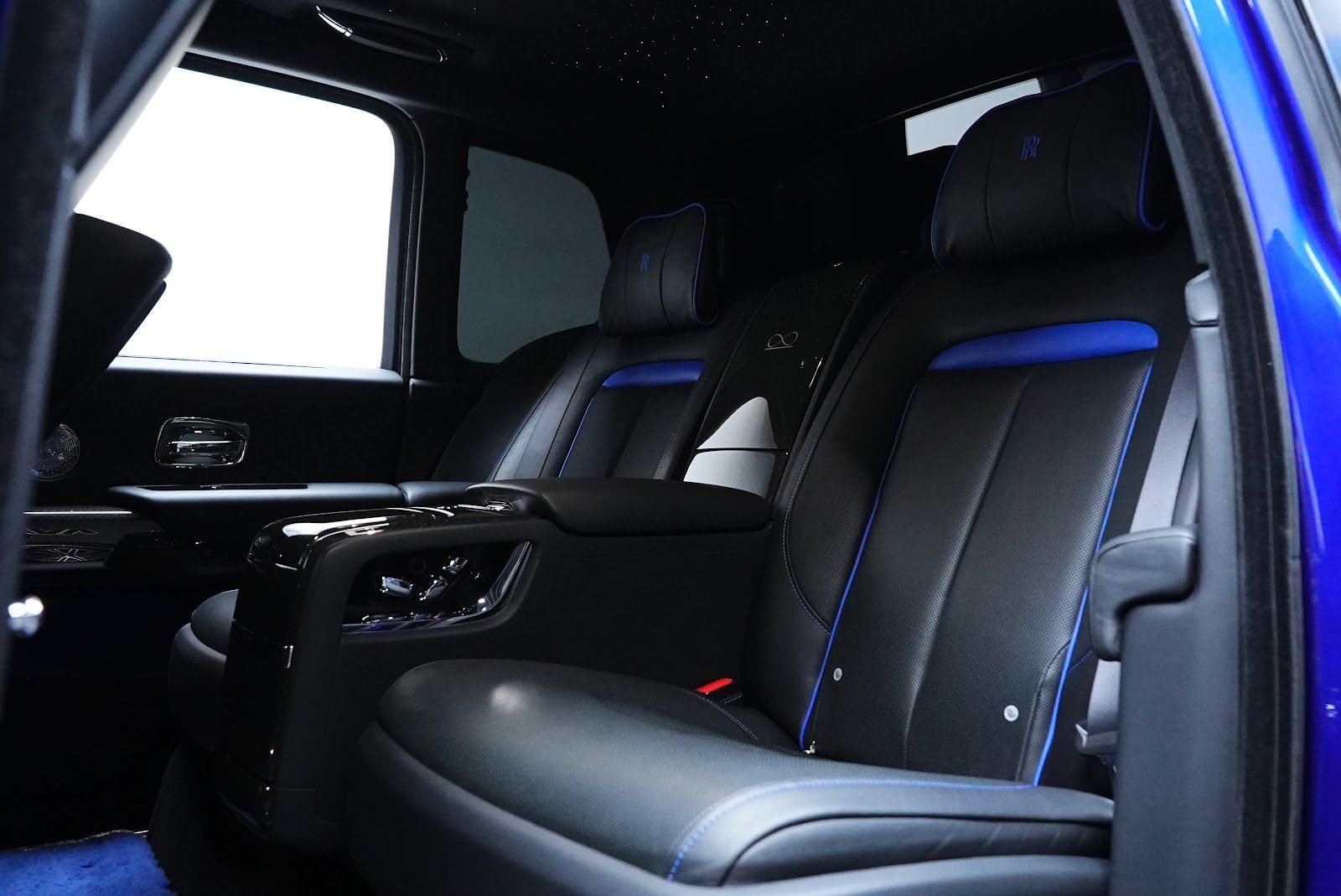 Rent Rolls-Royce Cullinan Black Badge in Dubai photo 5