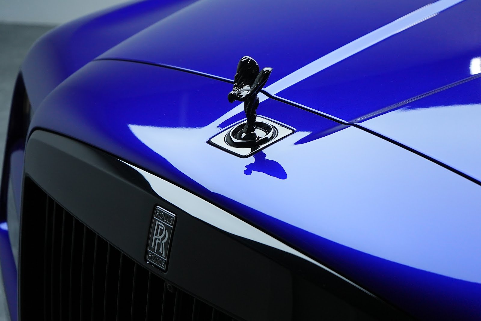 Rent Rolls-Royce Cullinan Black Badge in Dubai photo 8
