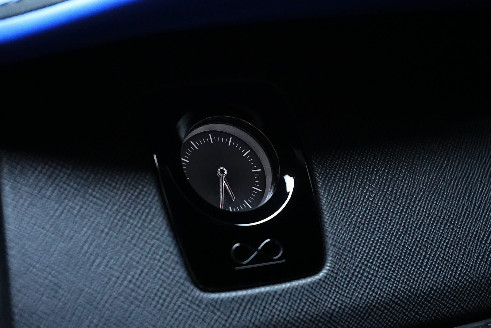 Rent Rolls-Royce Cullinan Black Badge in Dubai photo 9