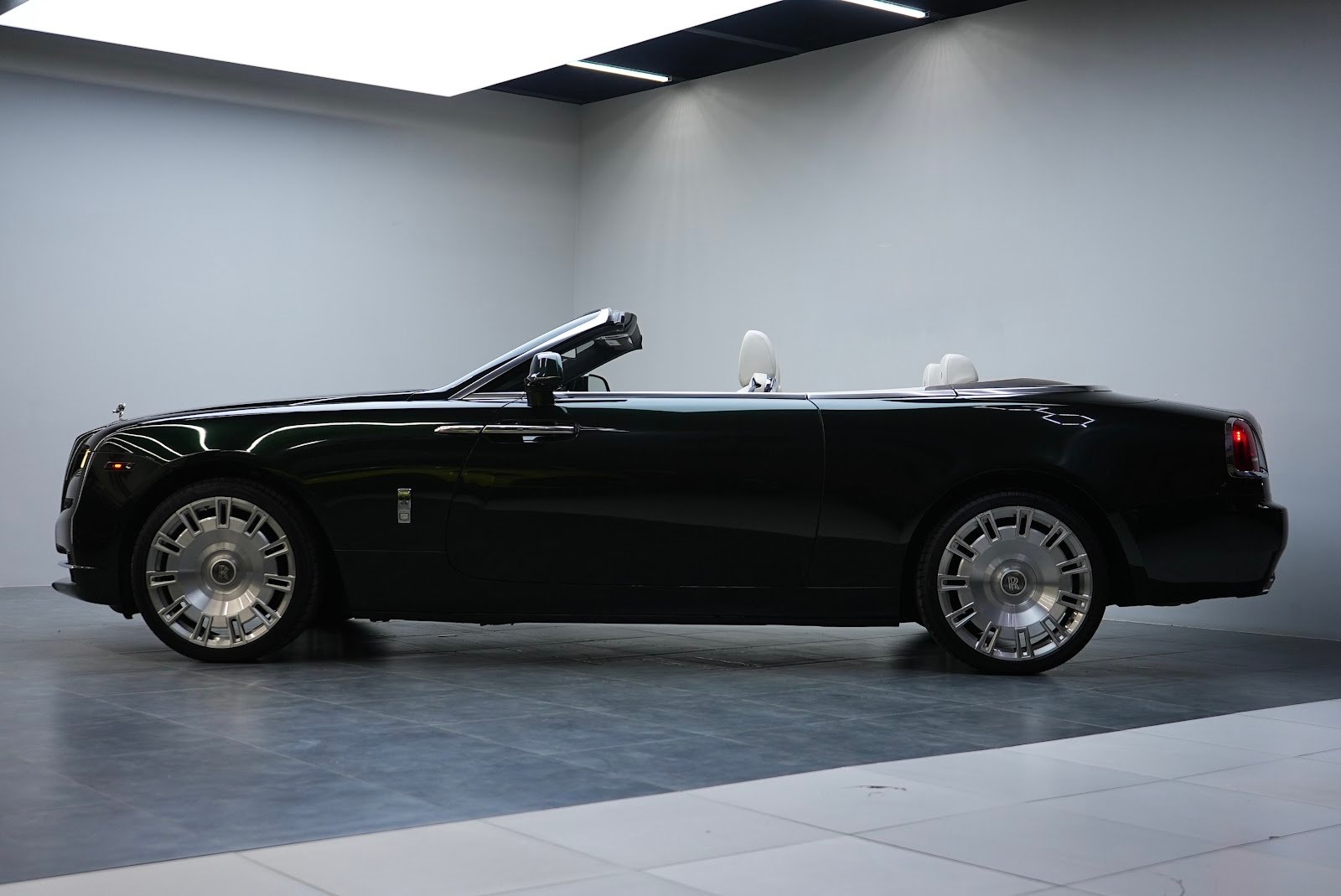Rent Rolls-Royce Dawn in Dubai photo 15