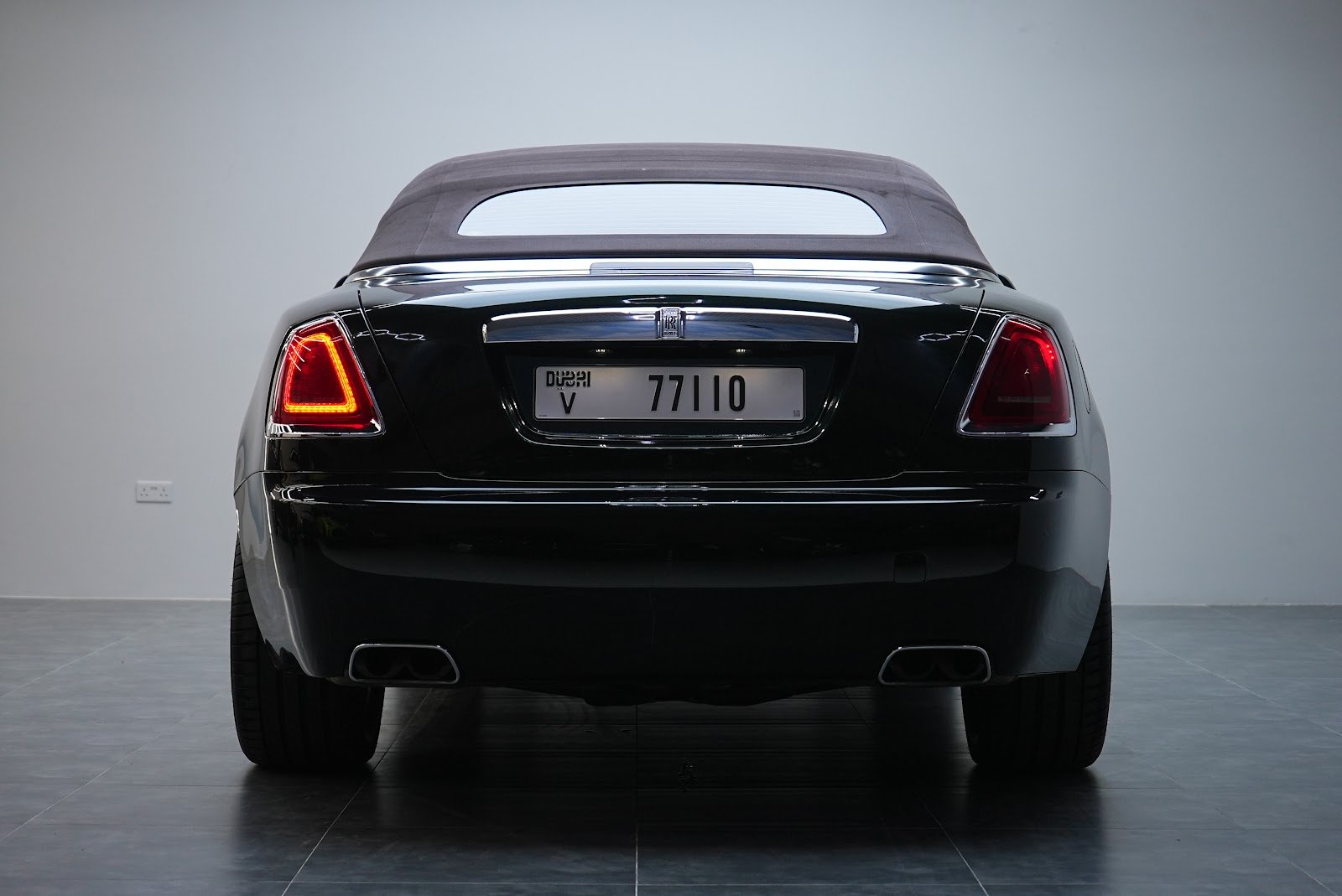 Rent Rolls-Royce Dawn in Dubai photo 2