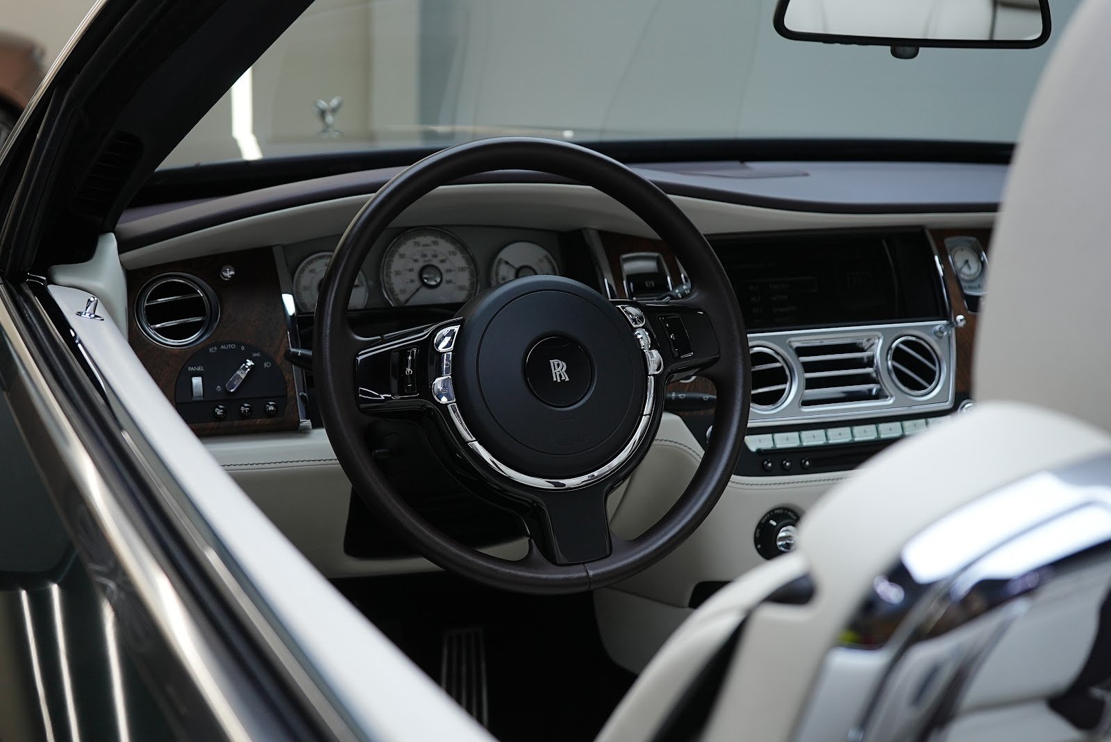 Rent Rolls-Royce Dawn in Dubai photo 9