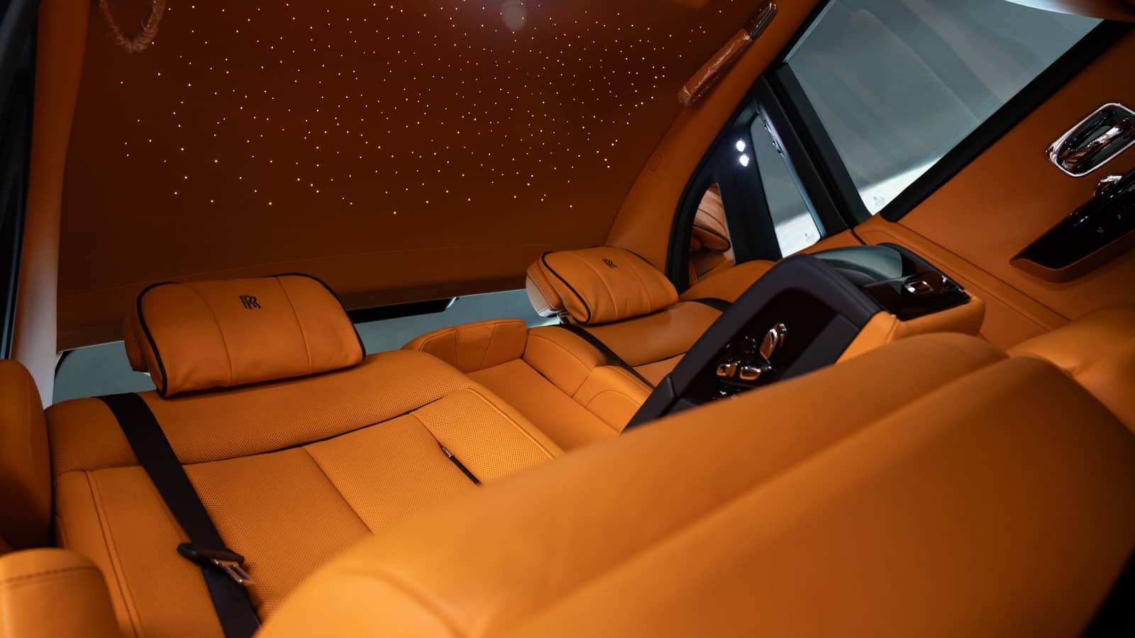 Rent Rolls-Royce Phantom in Dubai photo 11
