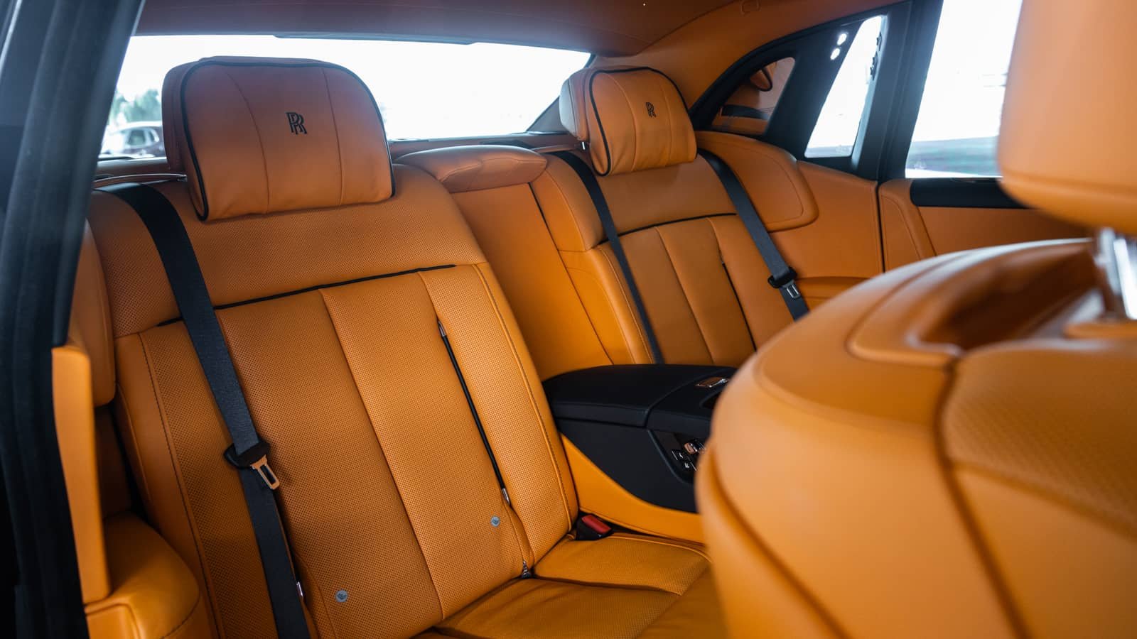 Rent Rolls-Royce Phantom in Dubai photo 12