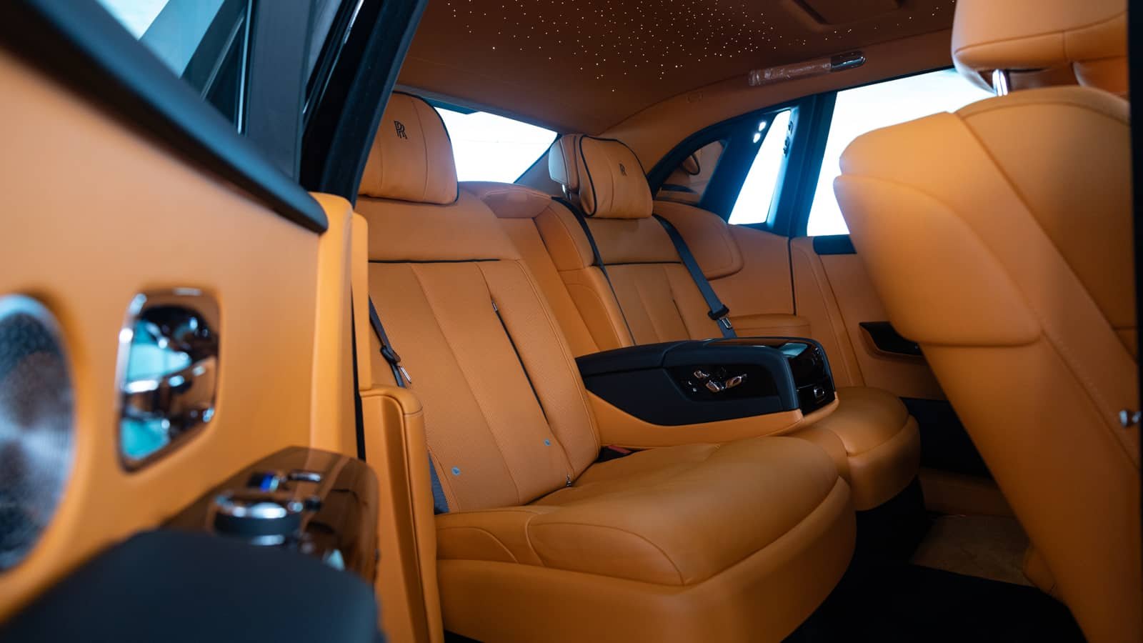 Rent Rolls-Royce Phantom in Dubai photo 13