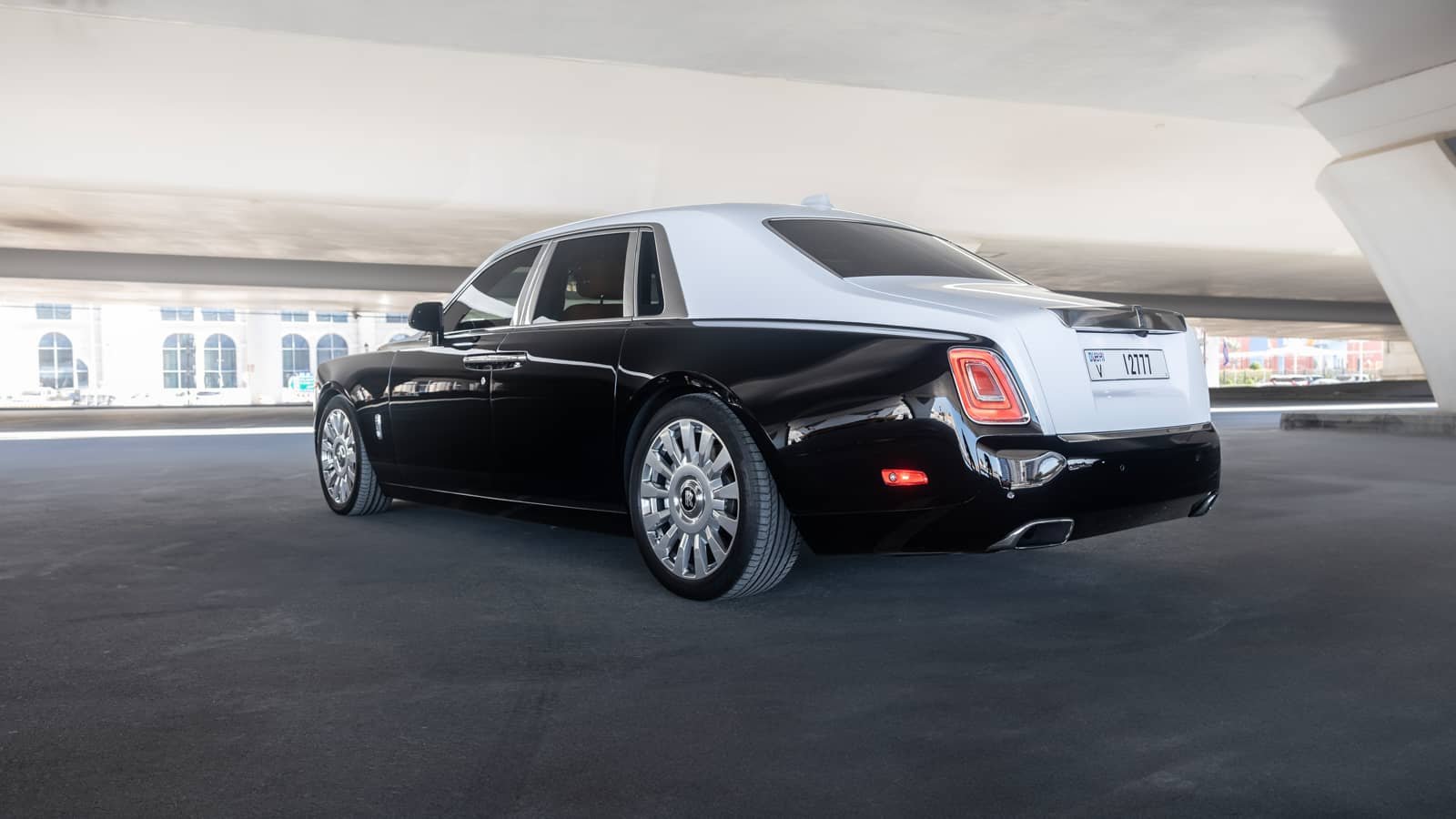 Rent Rolls-Royce Phantom in Dubai photo 5
