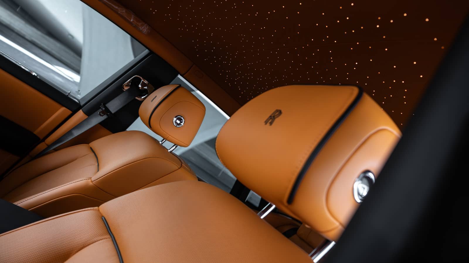 Rent Rolls-Royce Phantom in Dubai photo 6