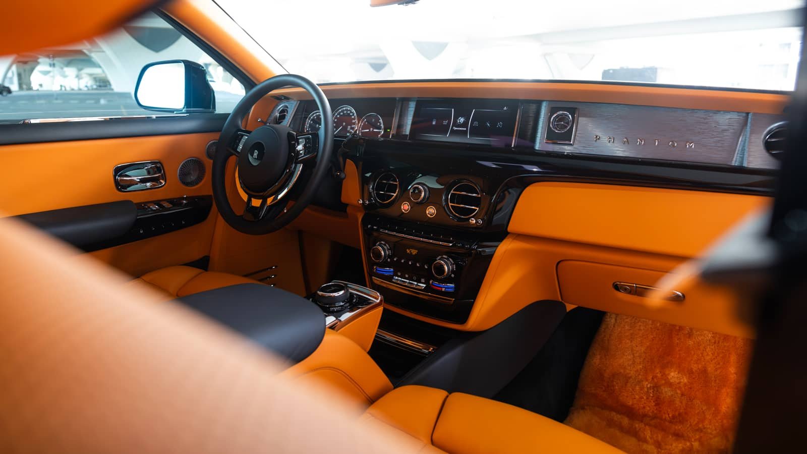 Rent Rolls-Royce Phantom in Dubai photo 7