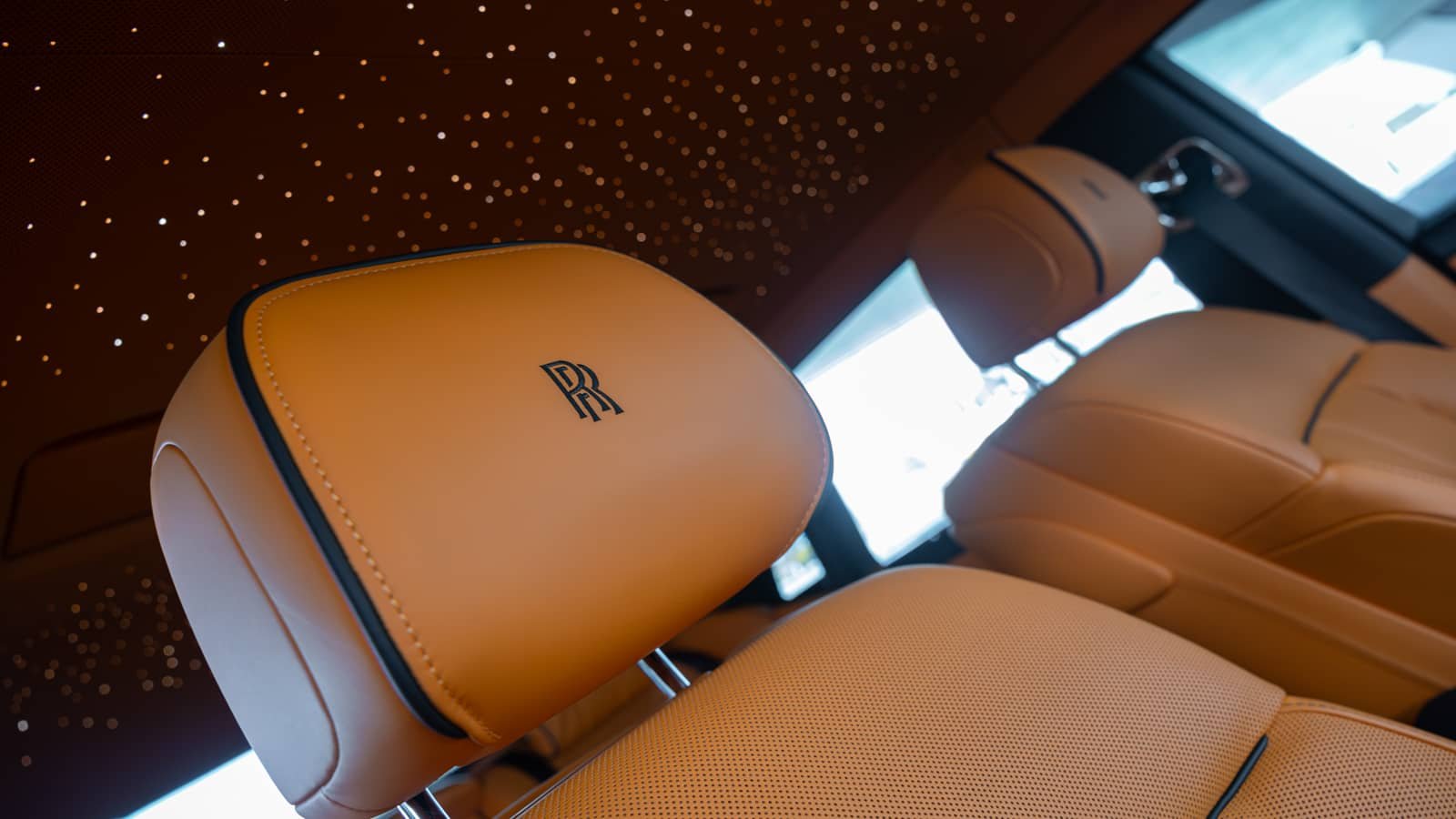 Rent Rolls-Royce Phantom in Dubai photo 8