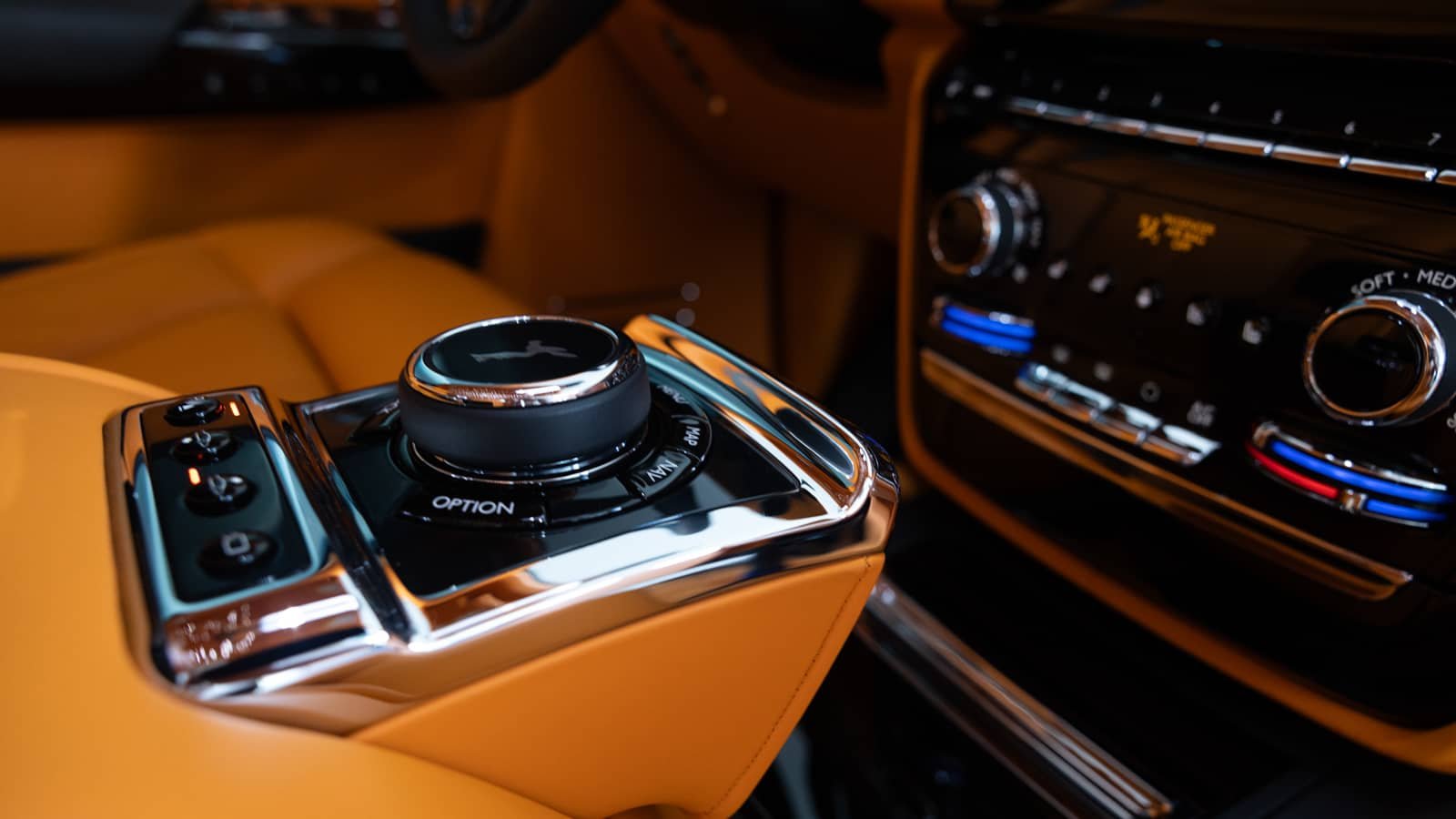 Rent Rolls-Royce Phantom in Dubai photo 9