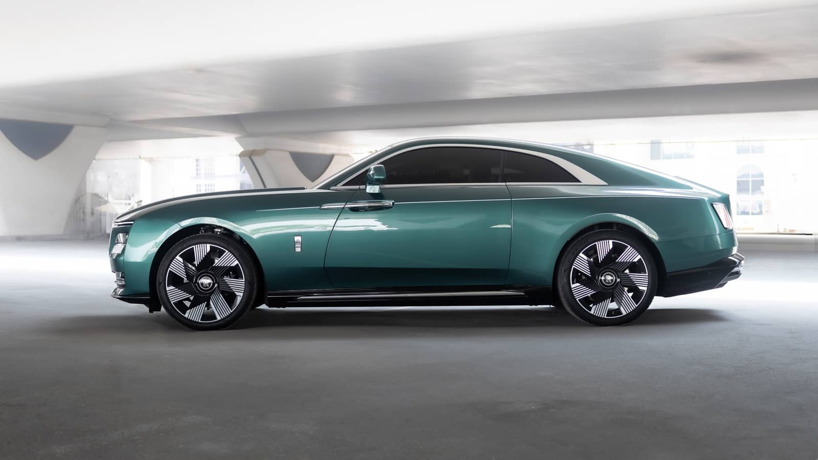Rent Rolls-Royce Spectre in Dubai photo 2