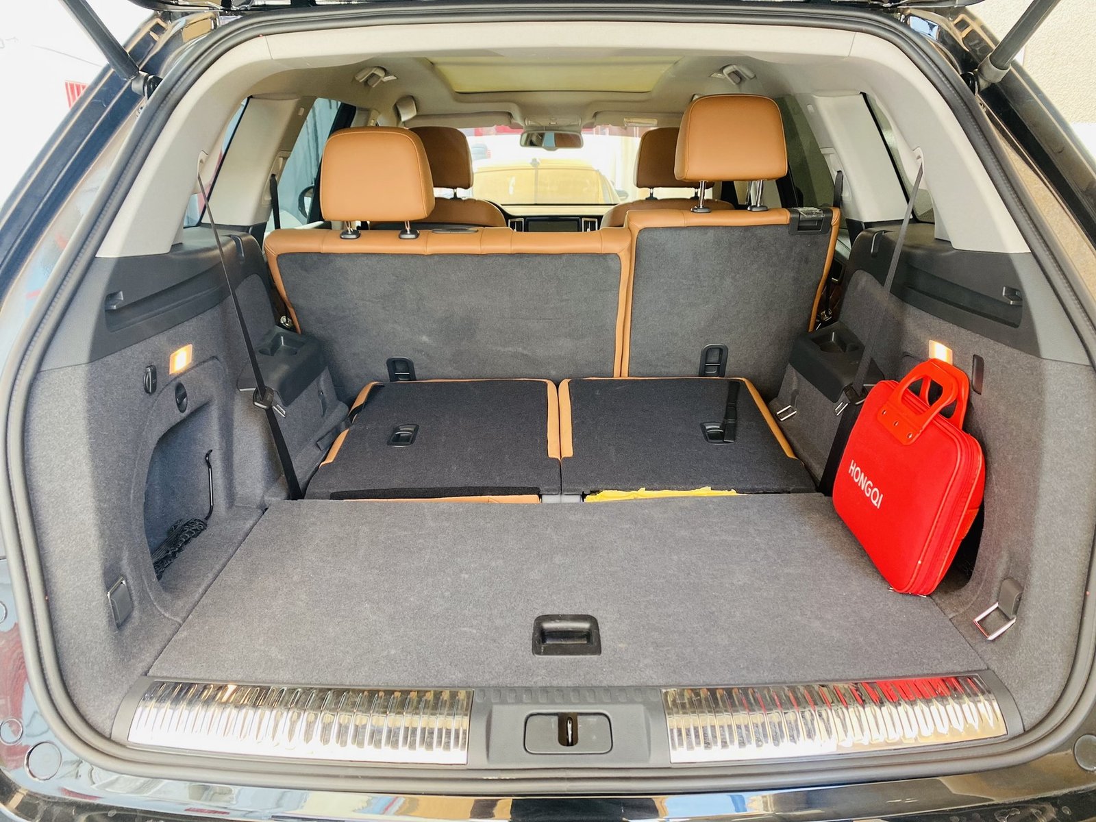 2022 Hongqi HS7 for Rent in Dubai photo 2